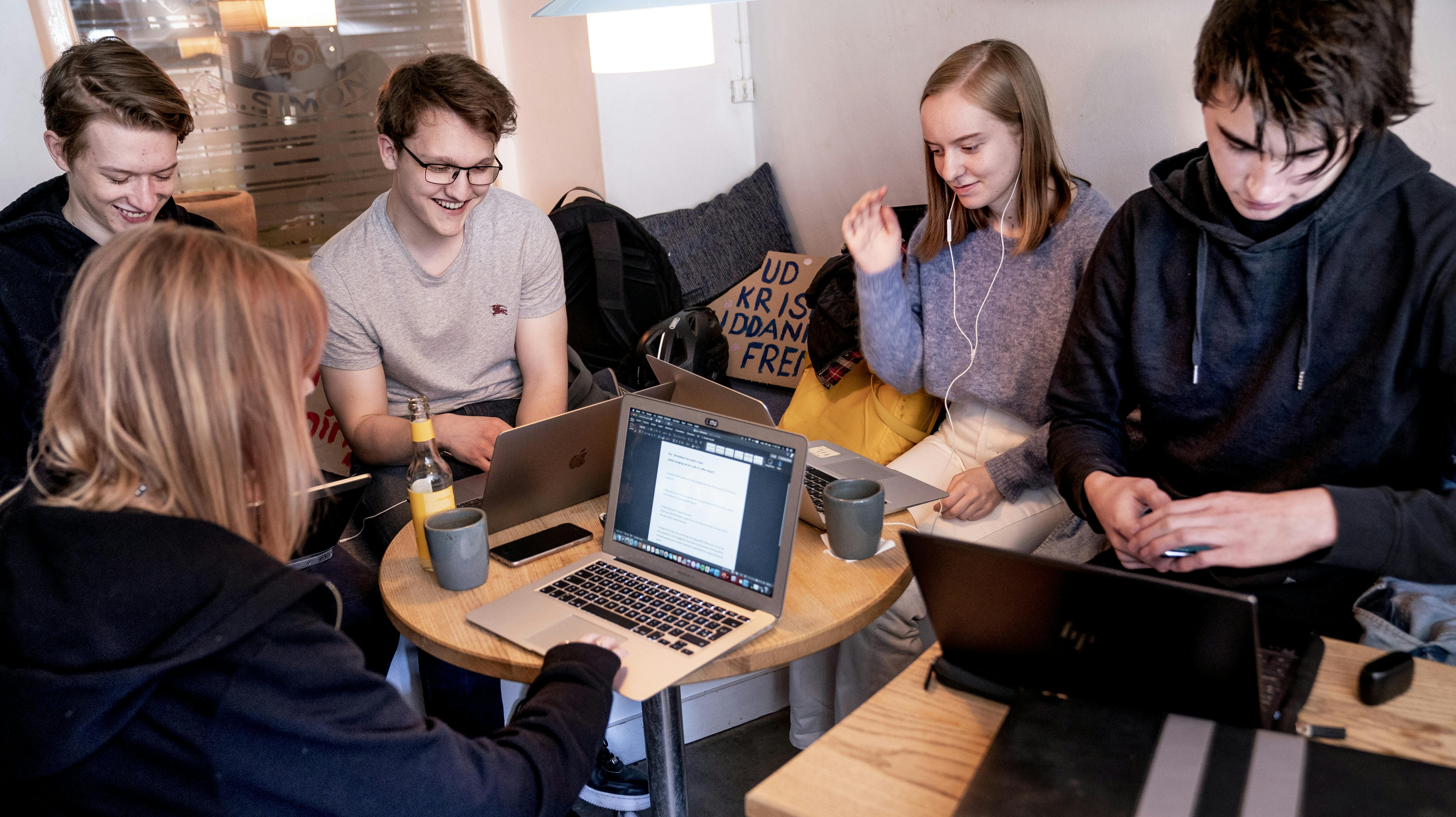 Den skærpede linje skyldes, at for mange lærere har oplevet situationer, hvor eleverne har været mentalt fraværende fra undervisningen (arkivfoto).