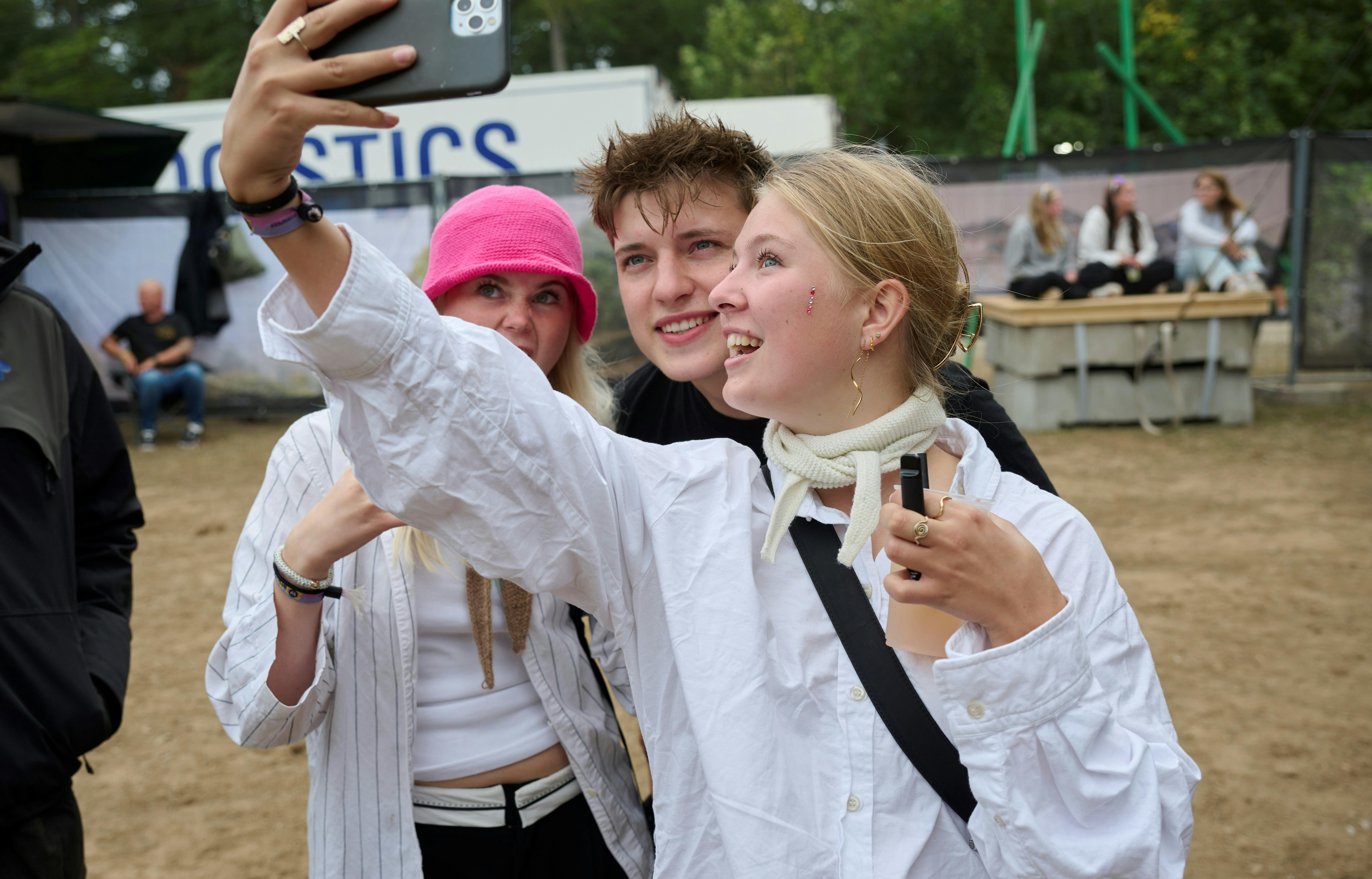 Lasse skriver på Wonderfestiwall