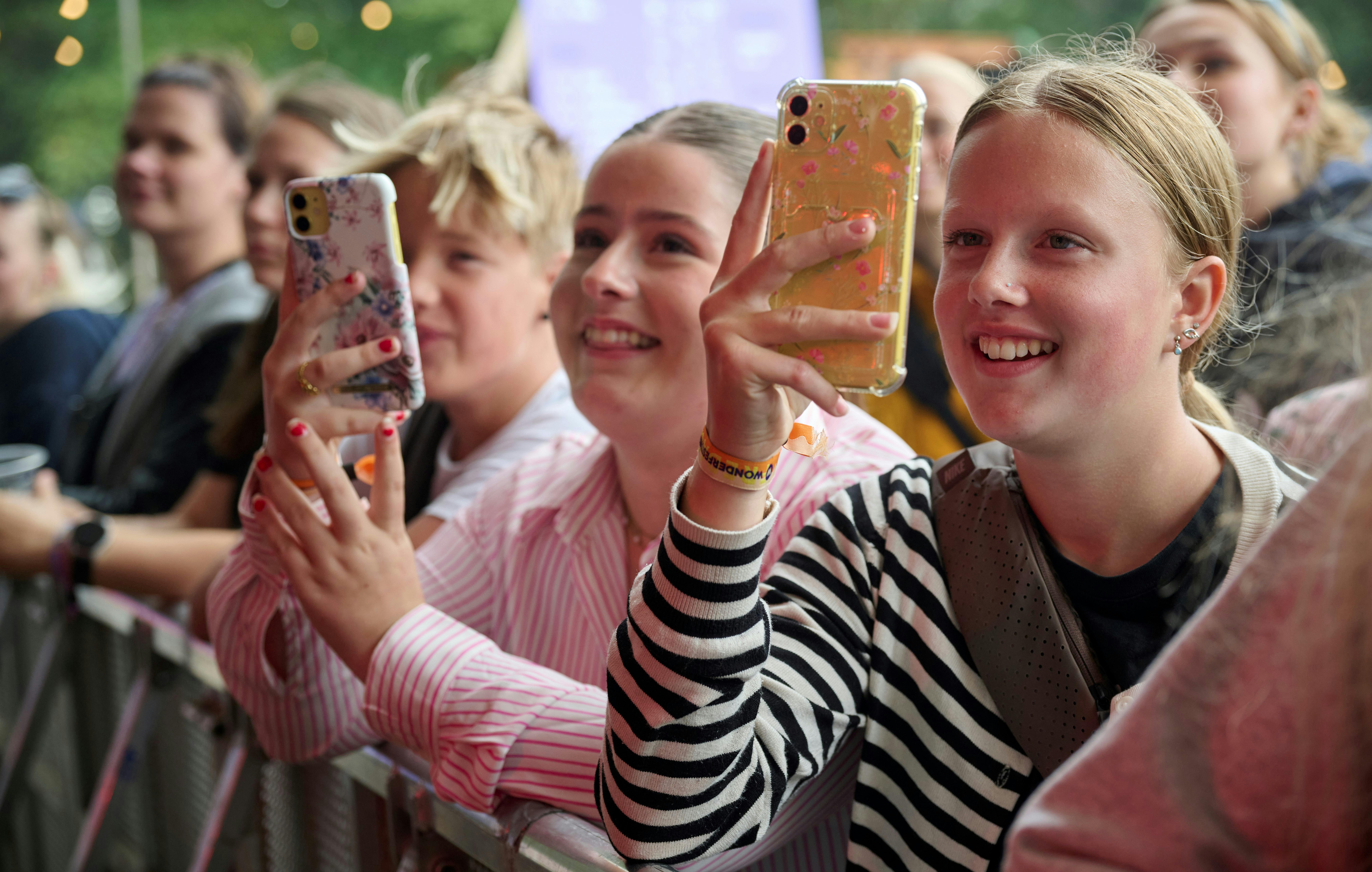 Lasse skriver på Wonderfestiwall