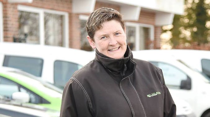 Indehaver Pia Pauli er rystet over kommunens udmelding.
