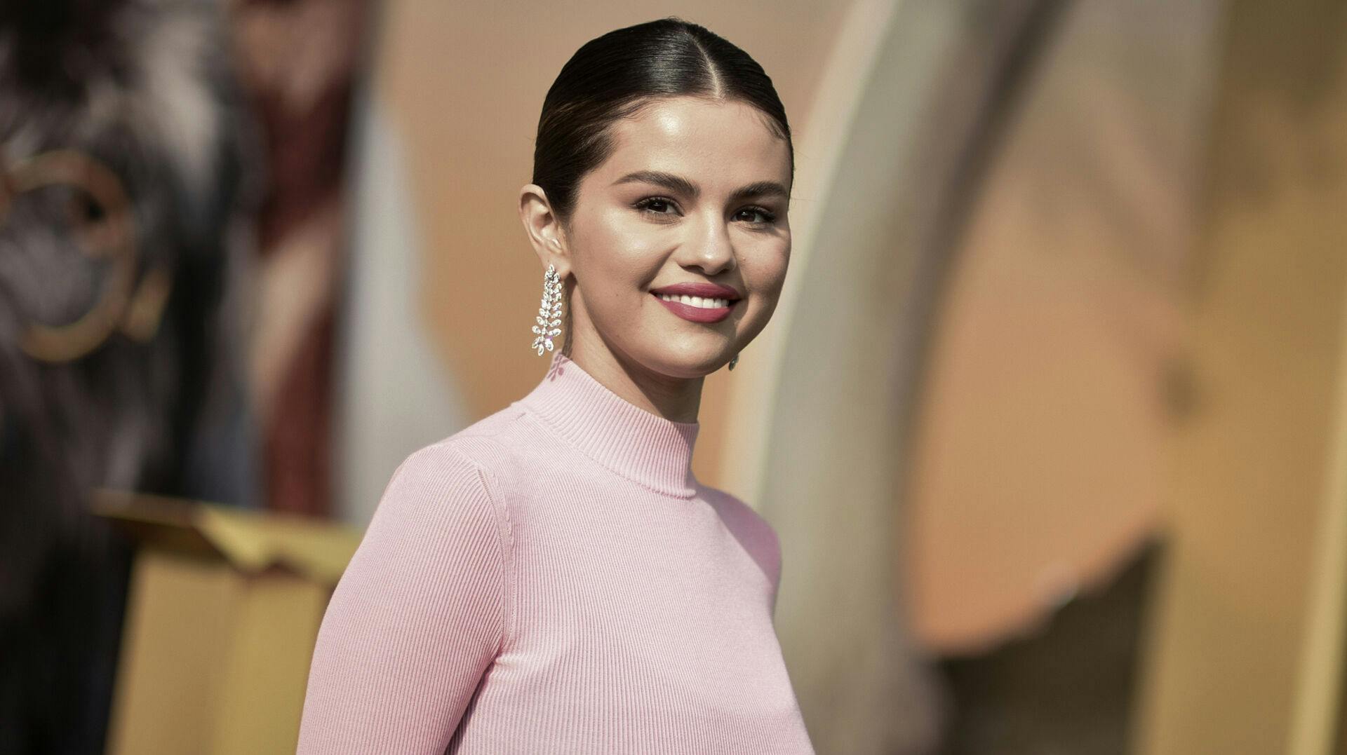 Både Miley Cyrus og Selena Gomez udgiver ny musik på samme dato.