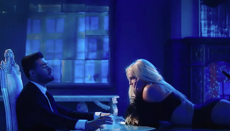 Britney og Sam i "Slumber Party"-musikvideoen fra 2016. 