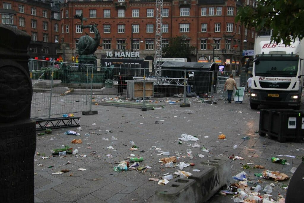 Rådhuspladsen er ramt af "tømmermænd" efter lørdagens pride-brag.&nbsp;