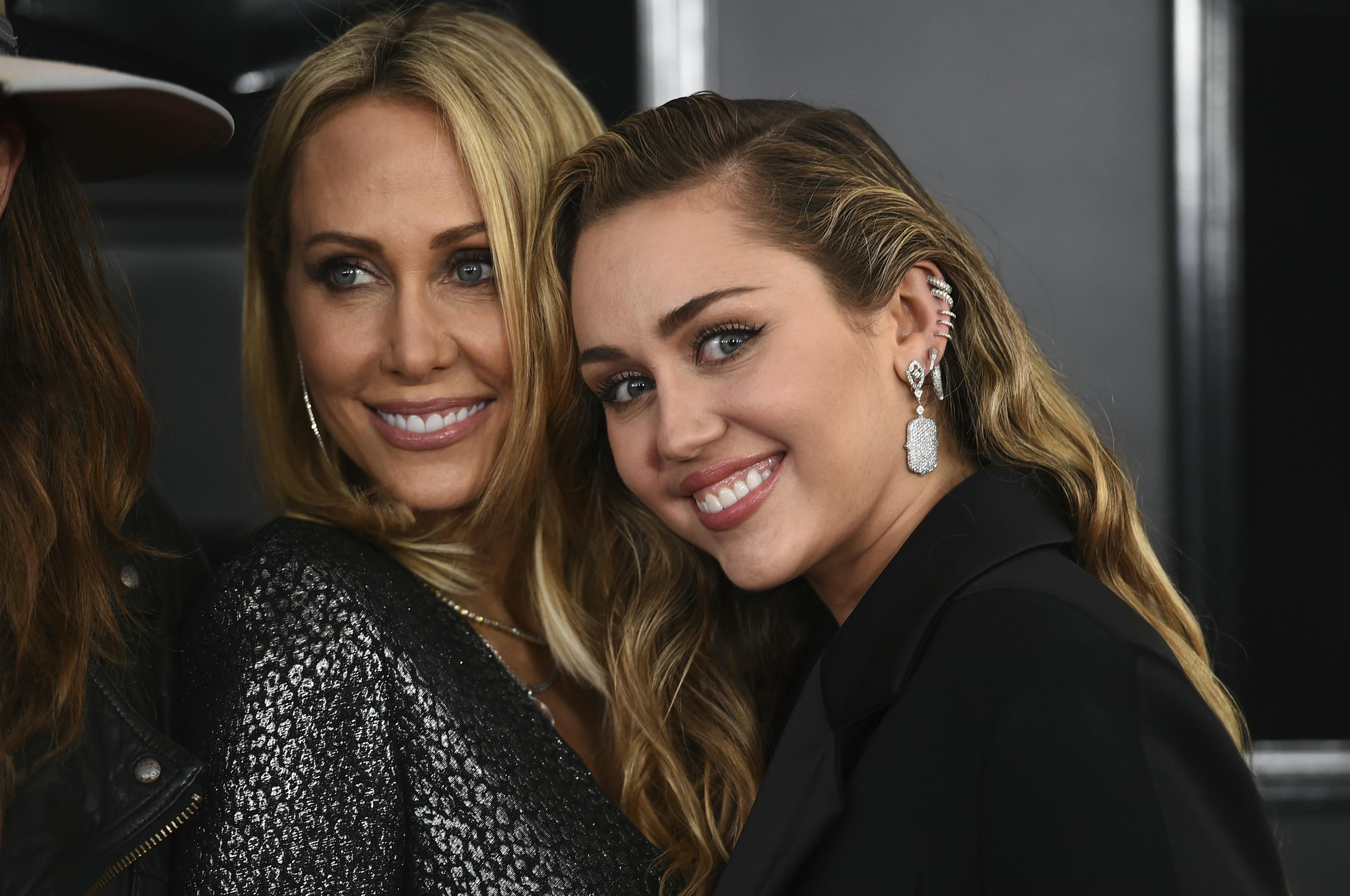 Tish Cyrus, left, and Miley Cyrus arrive at the 61st annual Grammy Awards at the Staples Center on Sunday, Feb. 10, 2019, in Los Angeles. (Photo by Jordan Strauss/Invision/AP)