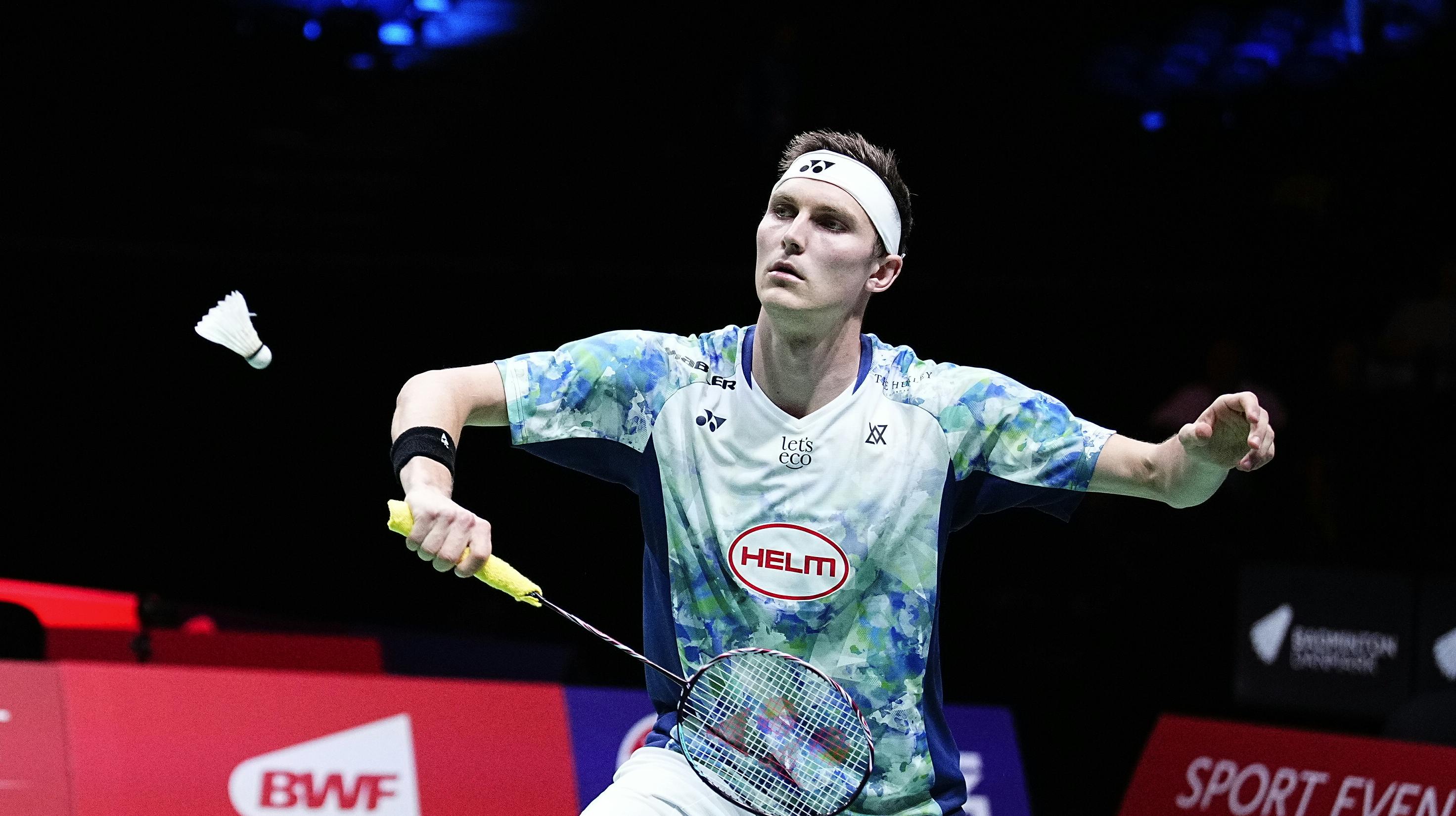 Viktor Axelsen fejede gulv med irske Nhat Nguyen og cruisede videre til anden runde i sit VM-forsvar.