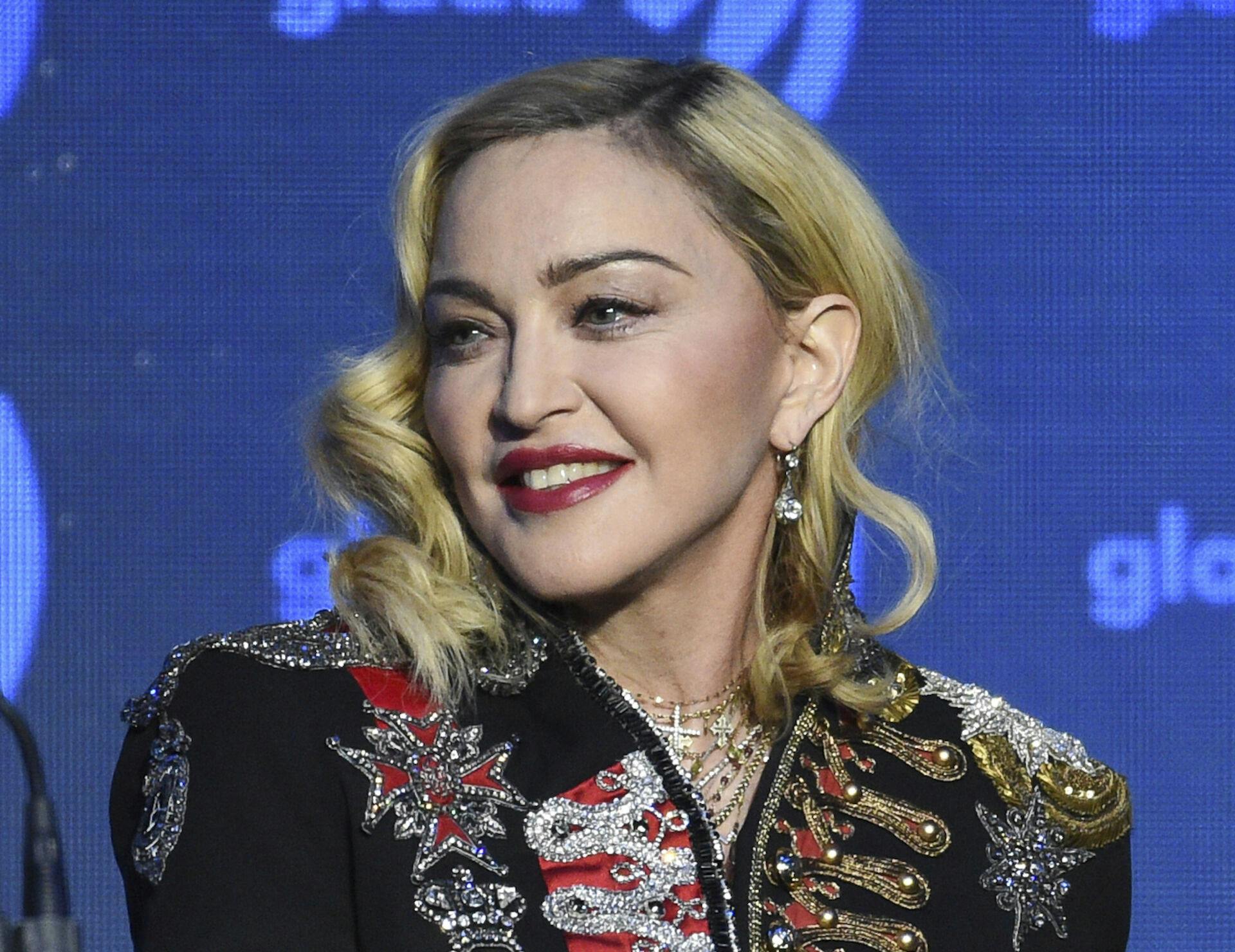 Madonna har haft en særdeles hård sommer på hospitalet. Men i privatlivet tilsmiler lykken heldigvis hitmageren.