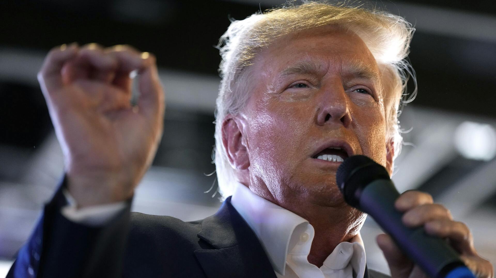 Adskillige retssager forfølger i disse måneder Donald Trump, som for første gang tvinges til at betale for at kunne blive i friheden.