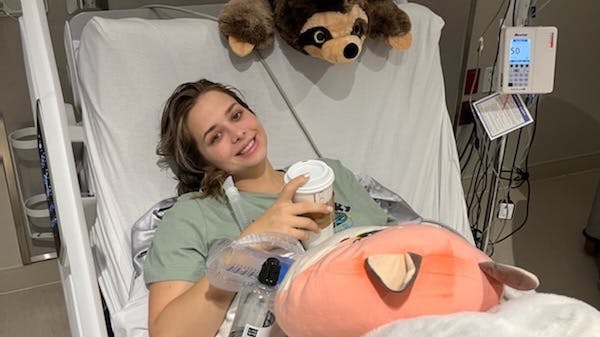 25-årige Cailey Mcbreen blev i februar diagnosticeret med tyktarmskræft. 