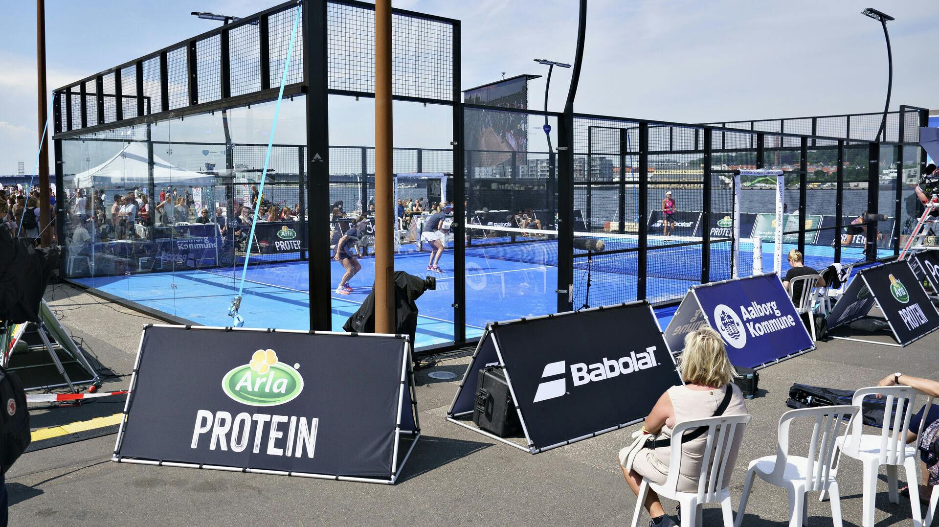 Padelsporten er blevet særdeles populær i Danmark. Noget tyder dog på, at tilfældet ikke er det samme i Norge.