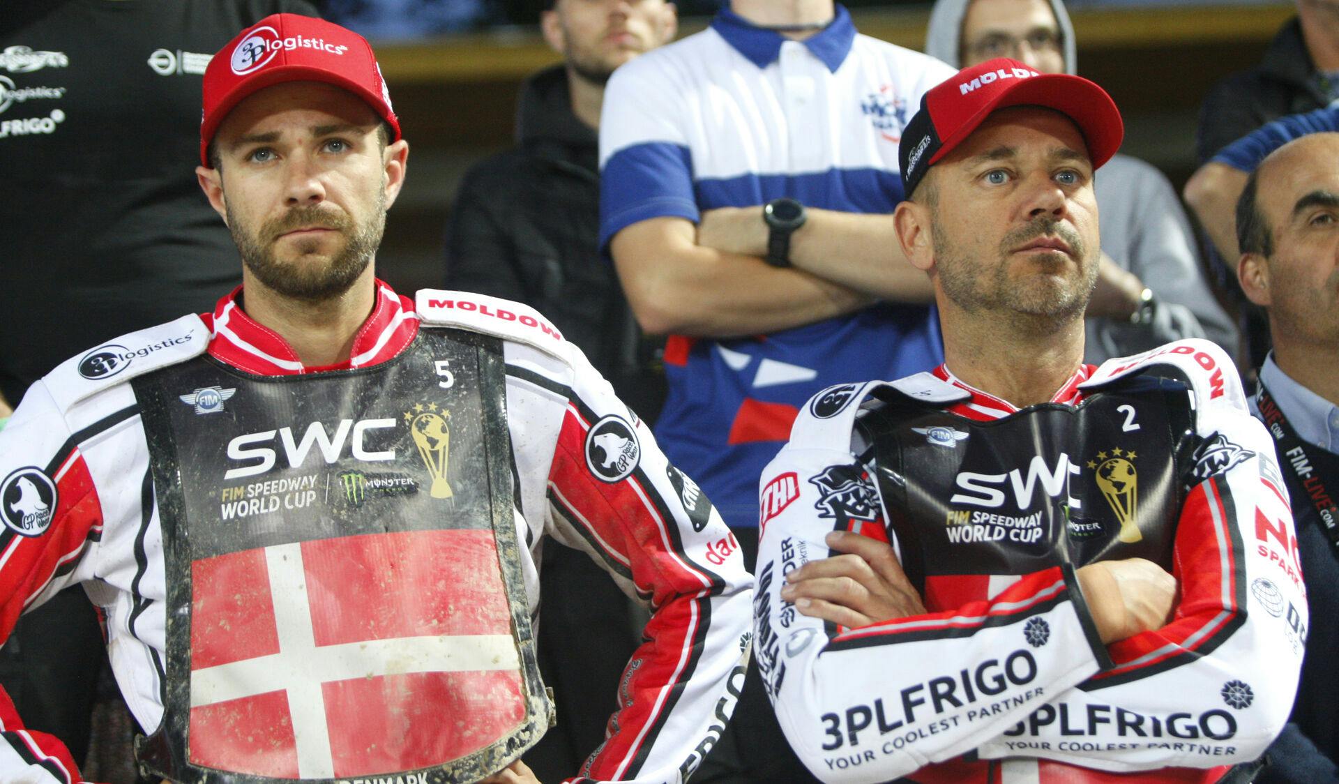 Rasmus Jensen (tv) og landstræner Nicki Pedersen. FIM Speedway World Cup 2023 i juli 2023.