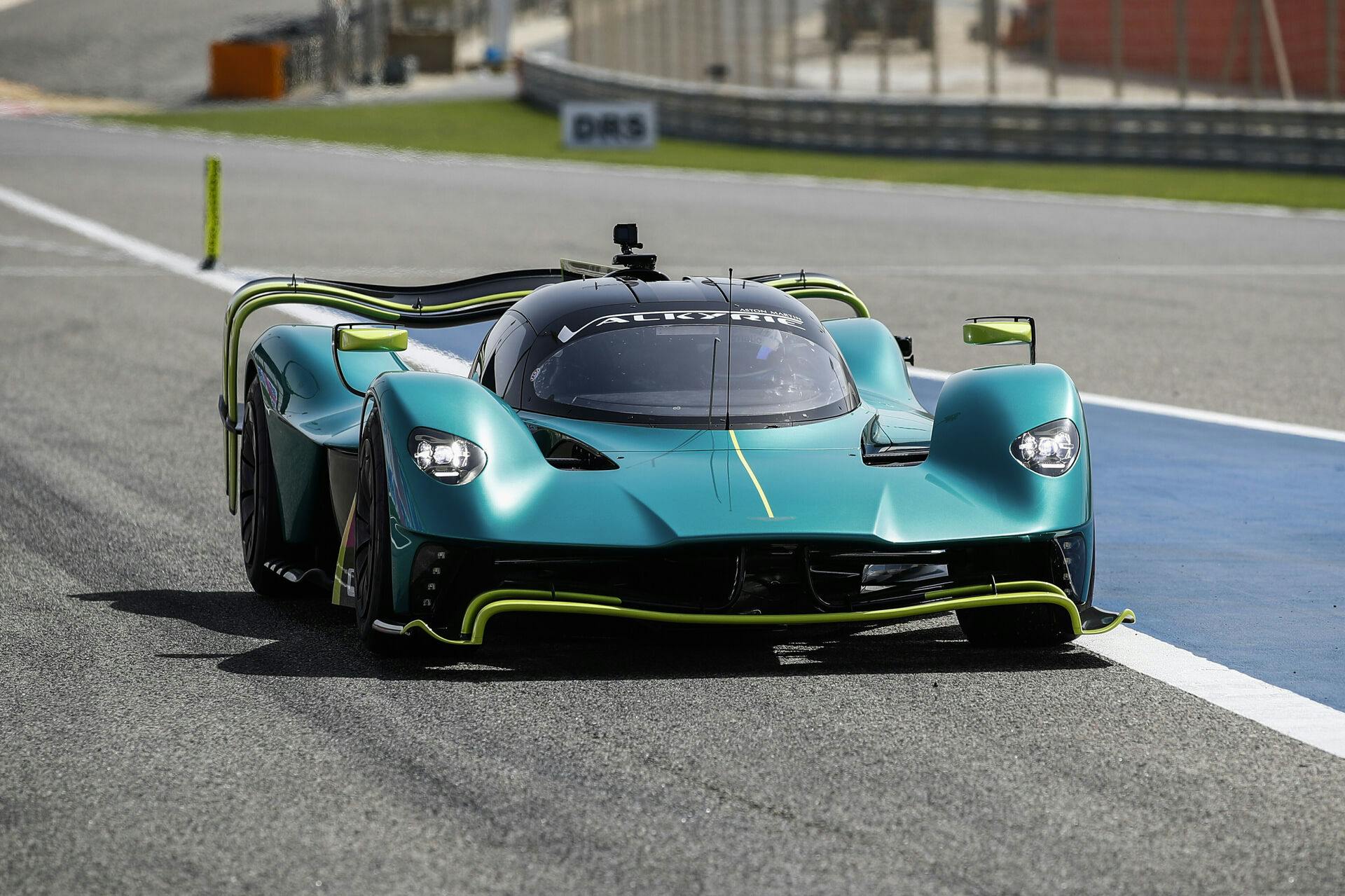 Aston Martin Valkyrie har en topfart på mere end 400 km/t.
