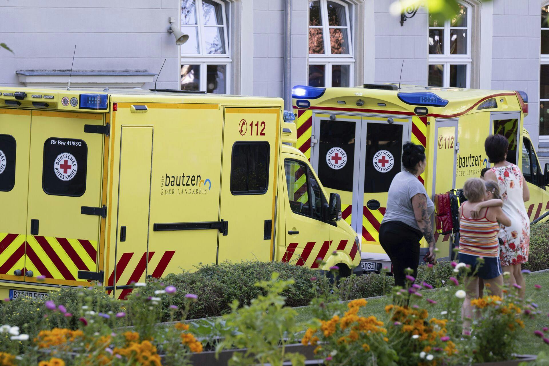 En otteårig dreng blev onsdag stukket i hovedet og halsen af en ældre elev i Bischofswerda i Tyskland.