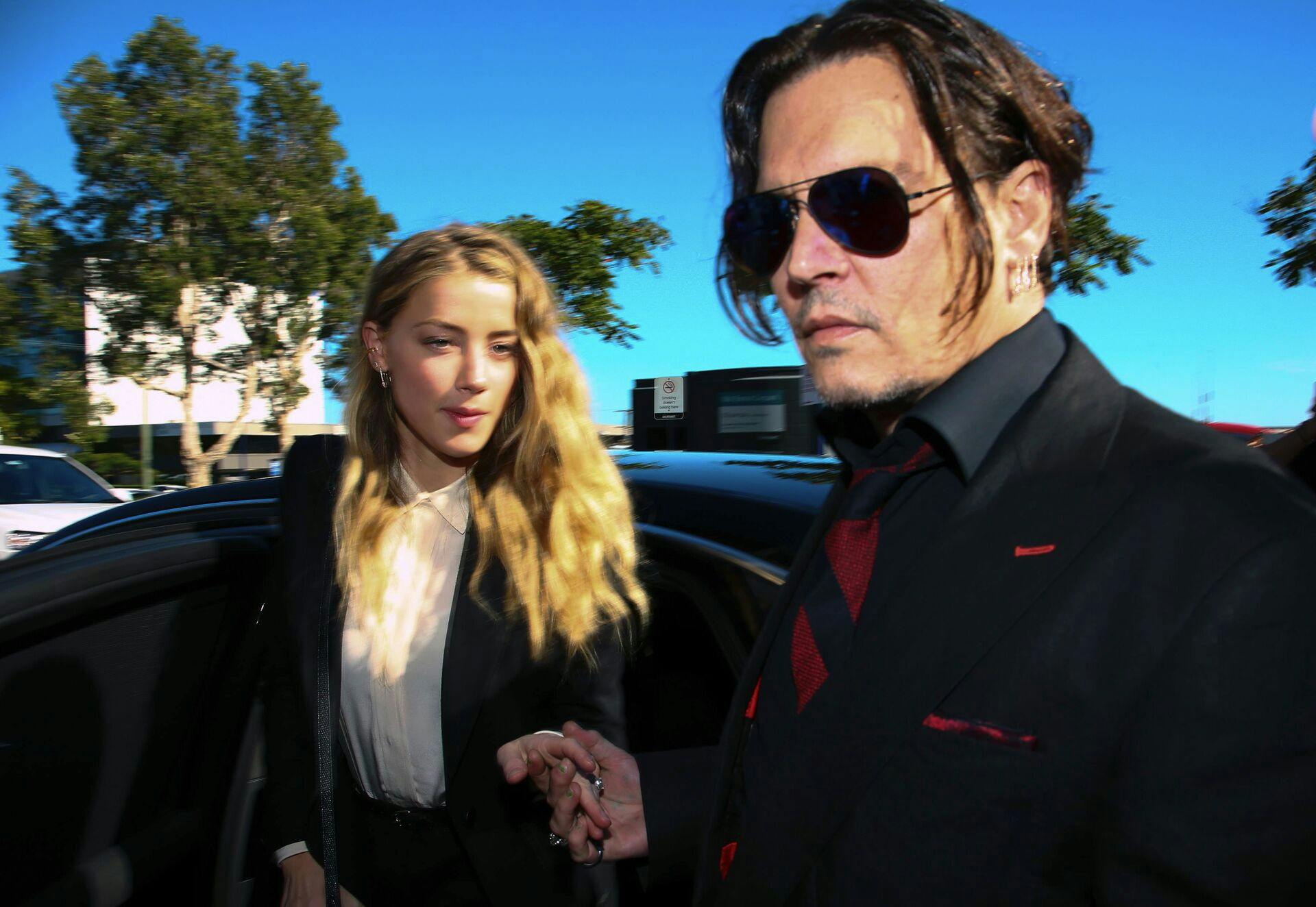 Johnny Depp og Amber Heard ankommer til retten i Australien i april 2016, hvor Amber skulle afgive forklaring.