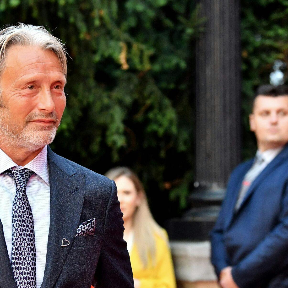 Danish actor Mads Mikkelsen arrives to pose on the red carpet of the 28th edition of Sarajevo Film Festival, on August 14, 2022. - Mikkelsen is to recieve honorary "Heart of Sarajevo" which he was awarded in 2020, but couldn't receive the award due to Covid-19 lockdown. This year's edition of Sarajevo Film Festival brings 235 motion pictures, from 62 countries worldwide. (Photo by ELVIS BARUKCIC / AFP)
