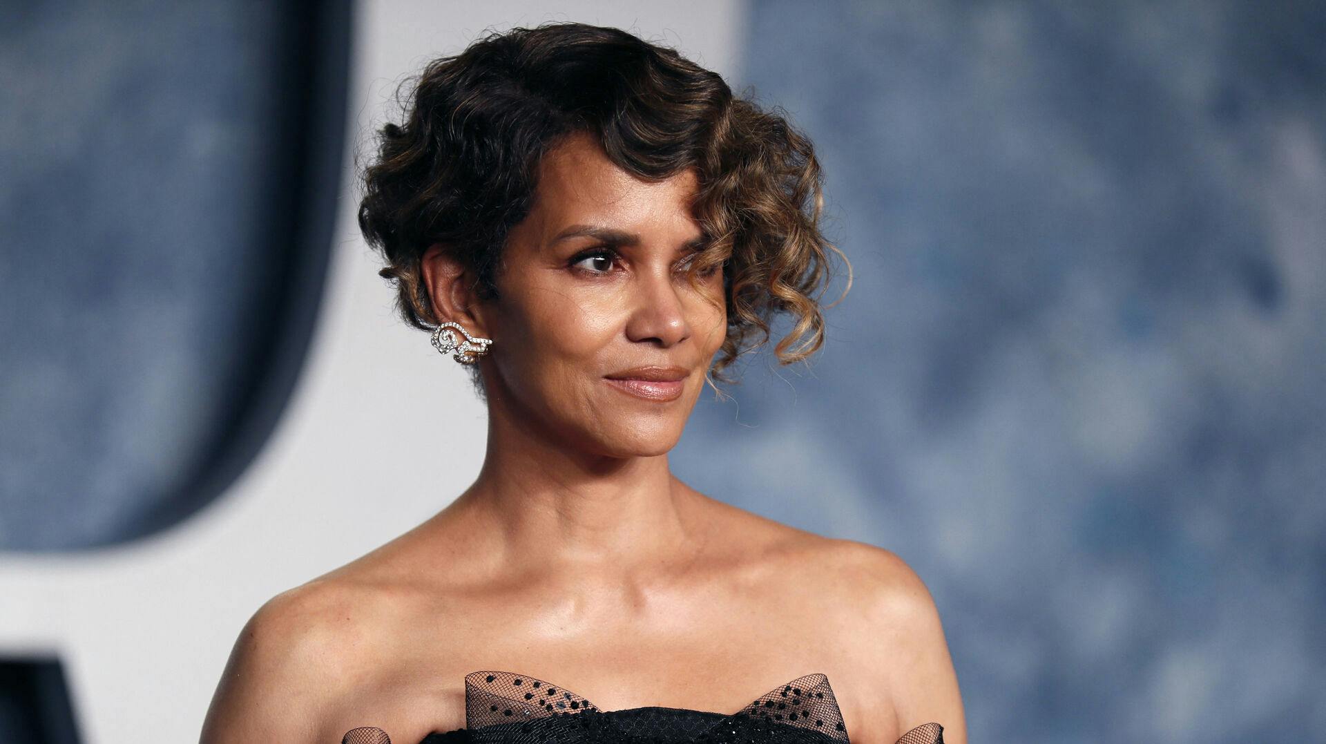 Halle Berry arrives at the Vanity Fair Oscar party after the 95th Academy Awards, known as the Oscars, in Beverly Hills, California, U.S., March 12, 2023. REUTERS/Danny Moloshok