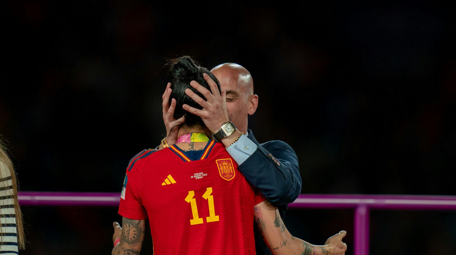 Nu er der blevet åbnet en sag mod Luis Rubiales fra Fifa.