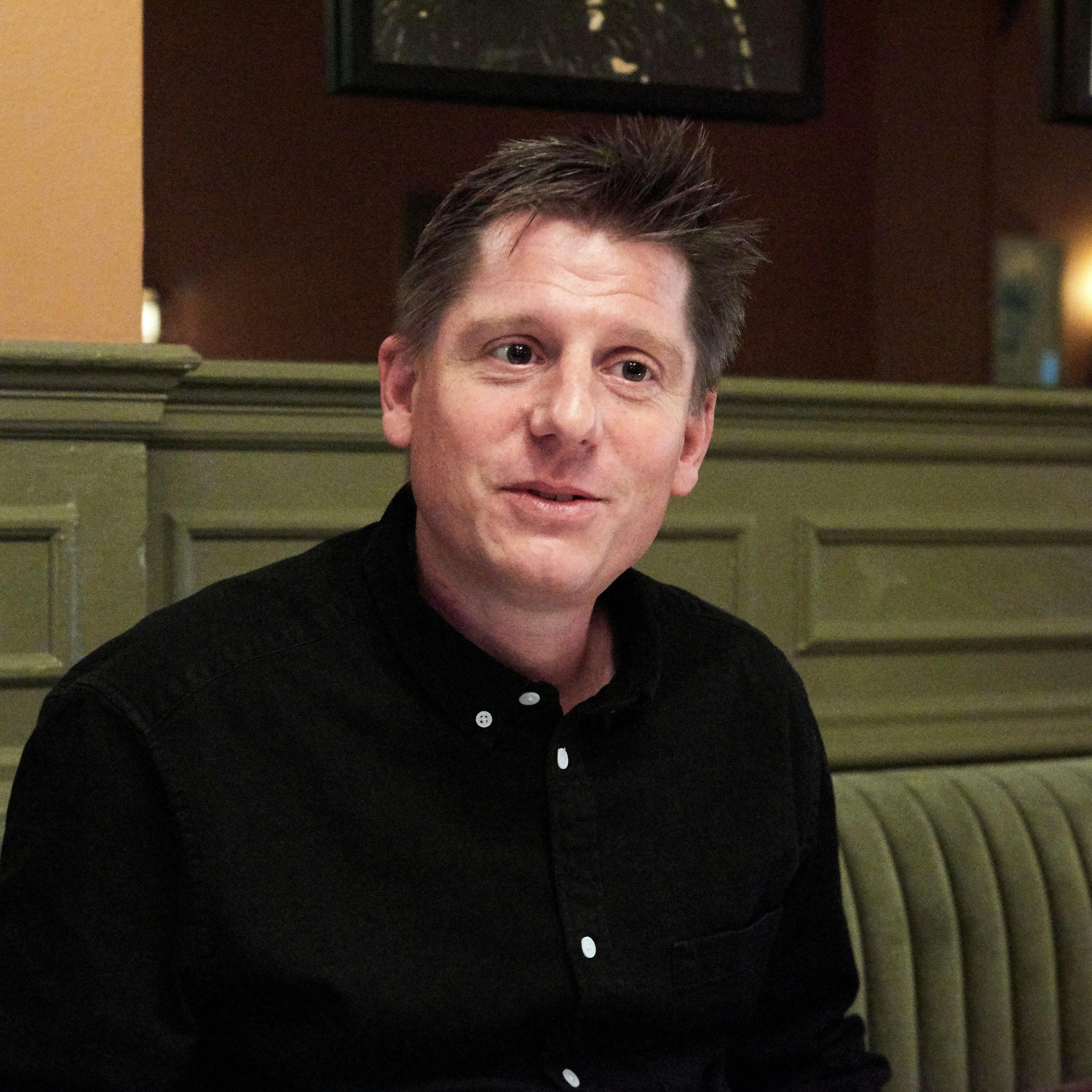 Interview med Robert Hansen i anledning af, at han fylder 40 d. 5. oktober.Tid: 10-11.30 på cafeen Promenaden på Frederiksberg. Journalist: Camilla, 40959616 Journalist: Camilla Maria Johansen/Se & HørFotograf: Søren Jul Lamberth/Aller Foto&Video