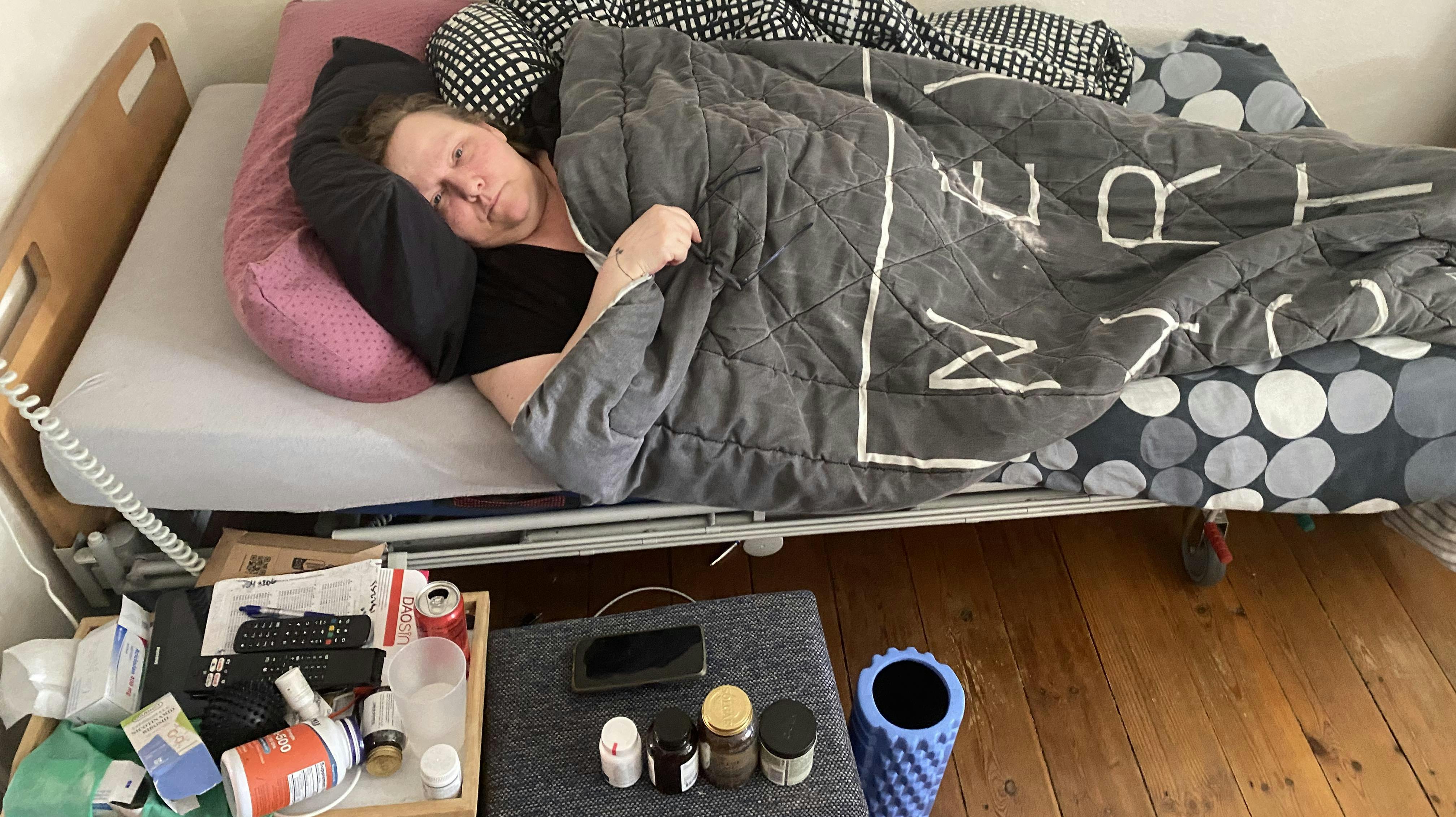 Birgitte Langvad Hansen har i snart seks år været sengeliggende mere eller mindre hele dagen. Hun har både ME og POTS, og tilliden til at hjælpen snart kommer, bliver mindre og mindre.