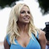 Britney Spears flasher ny ring efter at have lagt vielsesringen på hylden.