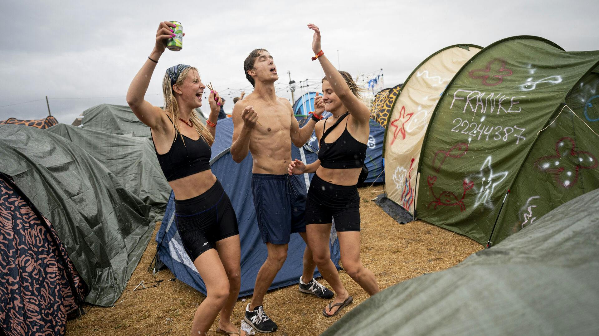 Gad vide om det er en af sommerens regndanser, der virker nu?