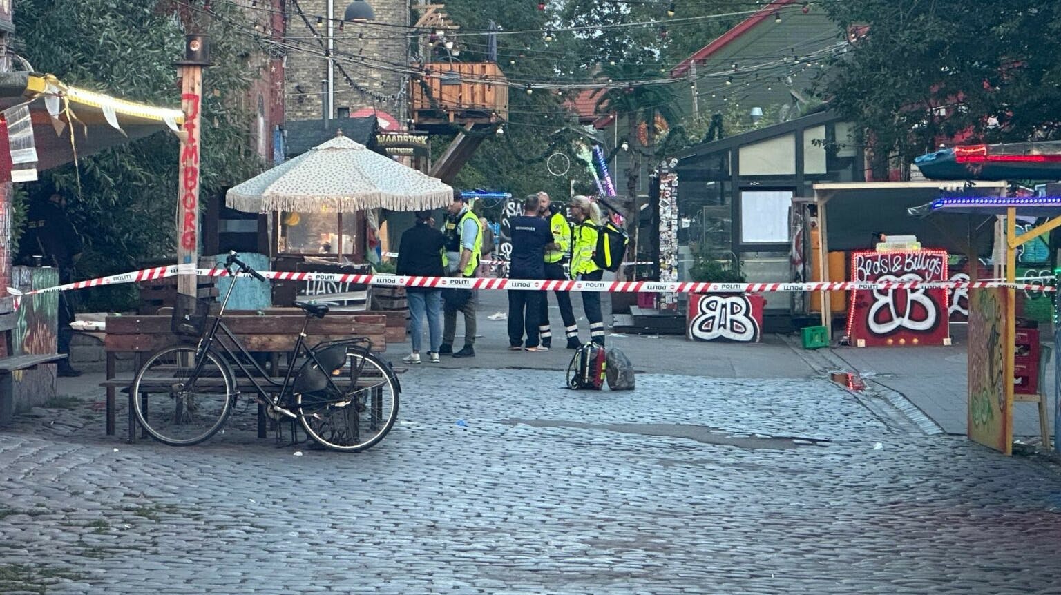 Efterforskningen er i fuld gang på Christiania, der igen er blevet ramt af et blodig opgør, som med stor sandsynlighed handler om magt, penge og ikke mindst stoffer.