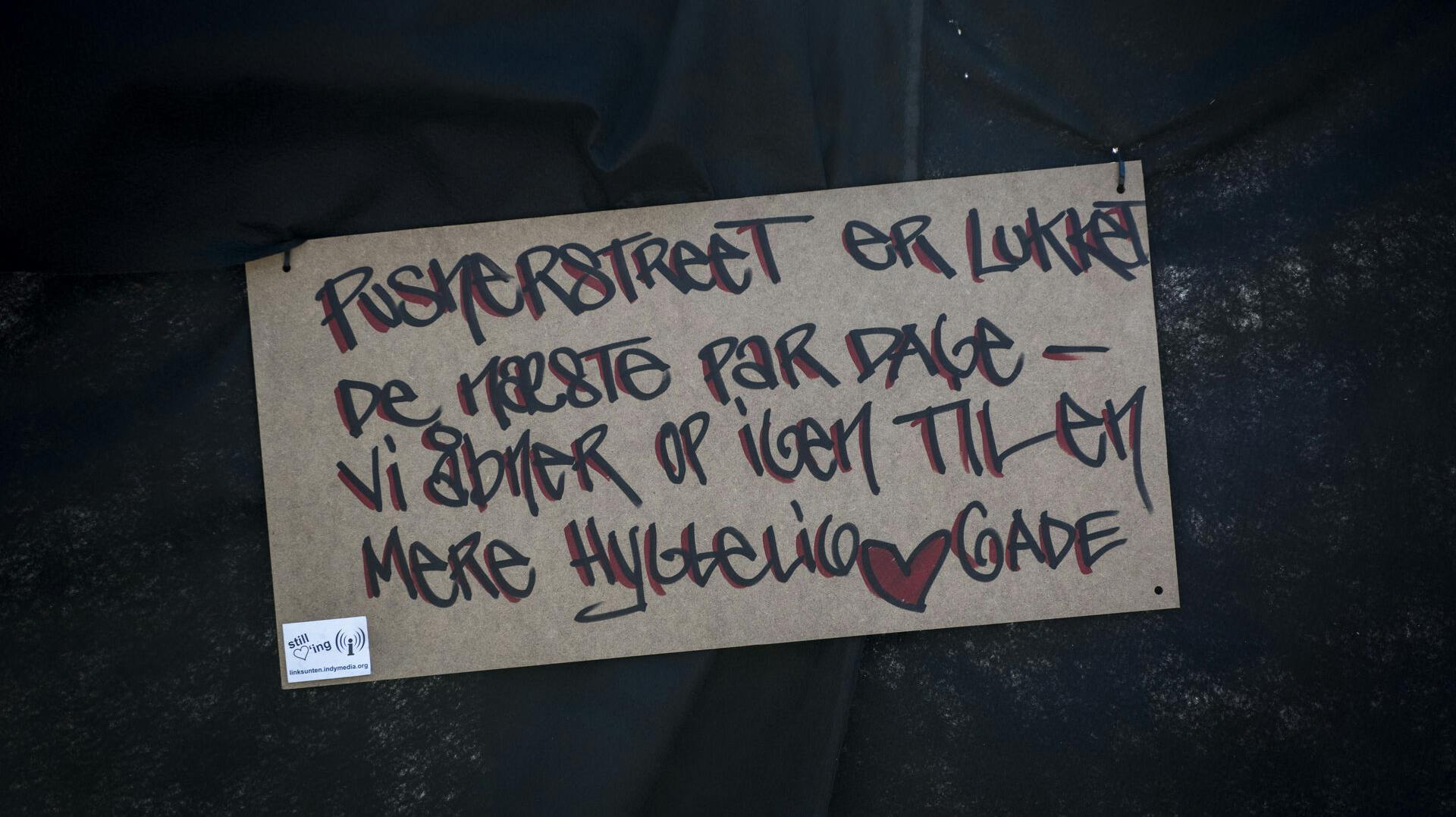 Nej, det er bestemt ikke endt hyggeligt, selvom skiltet her lovede stor forandring på Christiania.