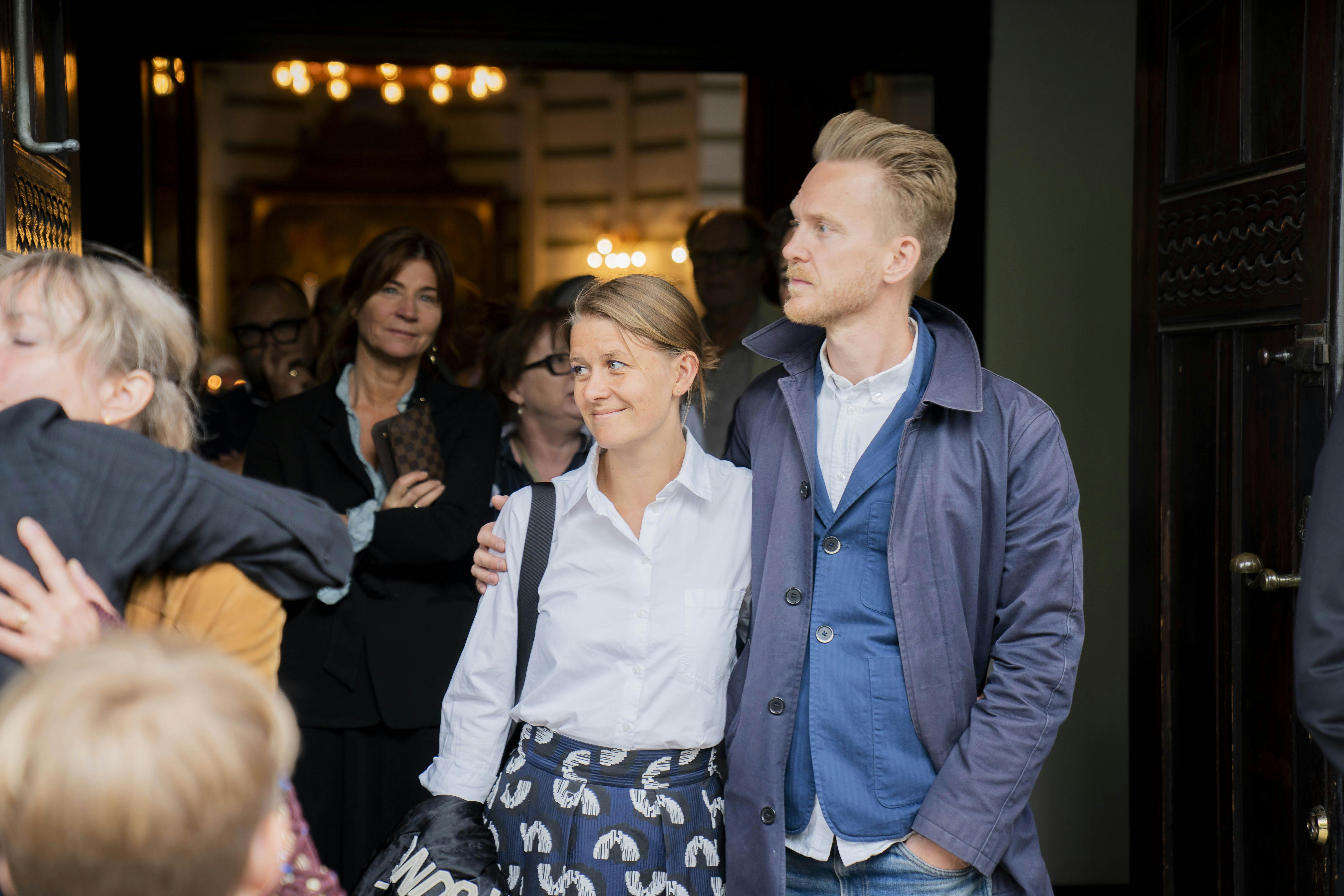 Her ses kendisparret sammen, da de sagde farvel til den farverige journalist Karen Thisted, som Huxi Bach også lavede radio sammen med.