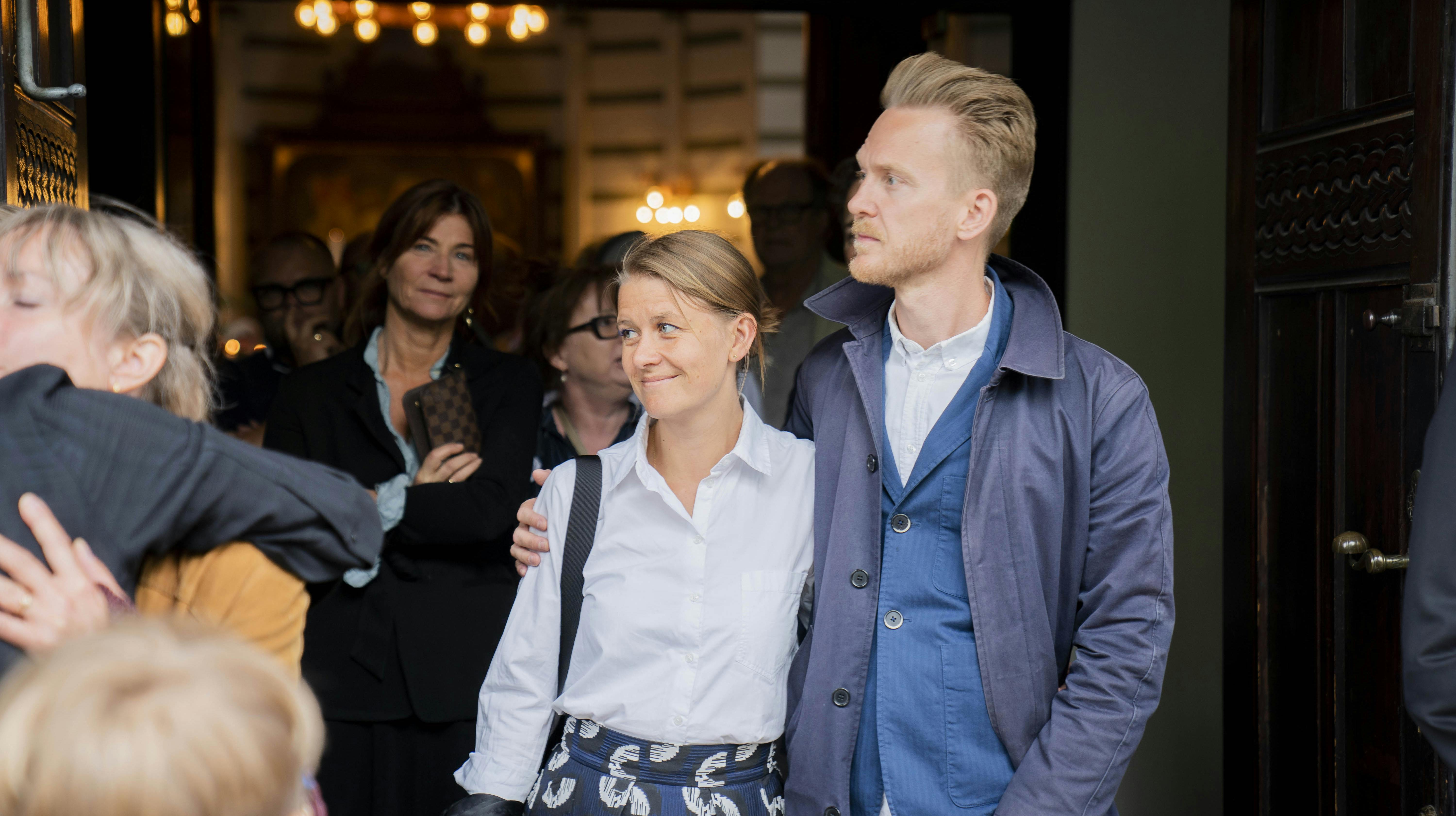 Her ses kendisparret sammen, da de sagde farvel til den farverige journalist Karen Thisted, som Huxi Bach også lavede radio sammen med.