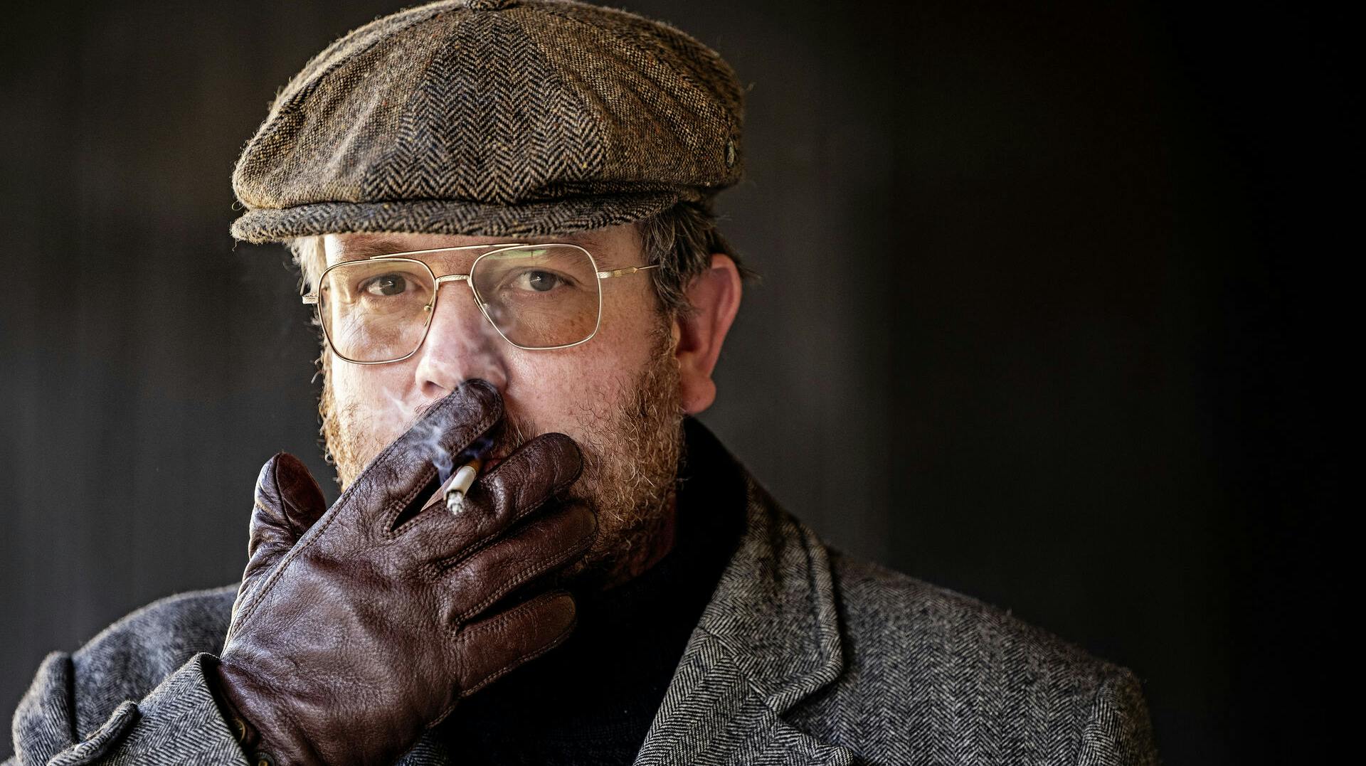 Frederik Cilius Jørgensen, satiriker, skuespiller og uddannet klarinettist. Frederik Cilius er især er kendt for rollen som Kirsten Birgit Schiøtz Kretz Hørsholm i henholdsvis Den Korte Radioavis på Radio24syv og Den2Radioavis på Den2Radio