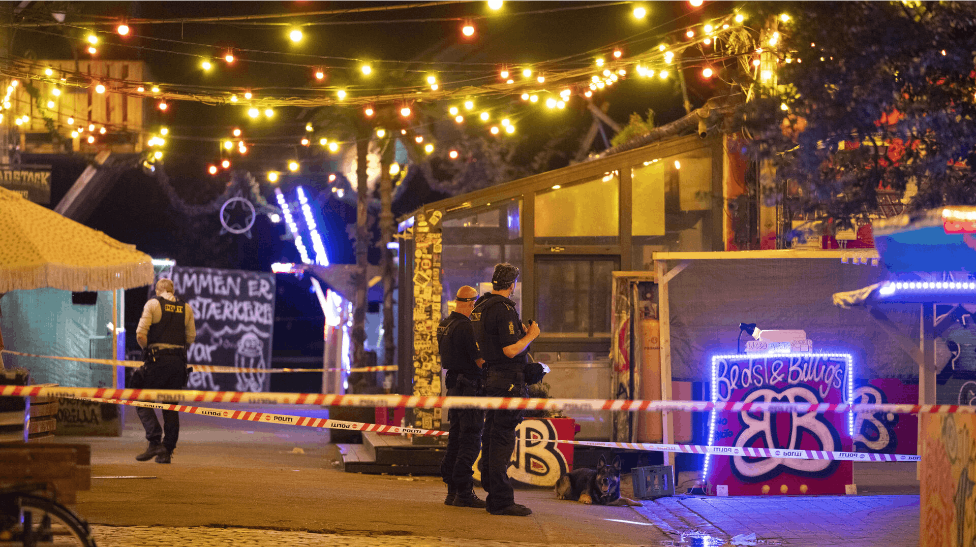 Lørdag affyrede to mænd adskillige skud på Pusher Street på Christiania. Fem personer blev ramt i forbindelse med angrebet, hvor et 30-årige HA-prøvemedlem afgik ved døden.