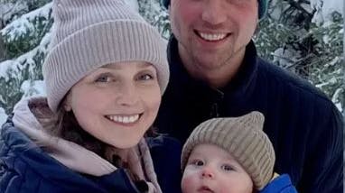 Alexandra Paul og Mitch Islam sammen med sønnen Charlie