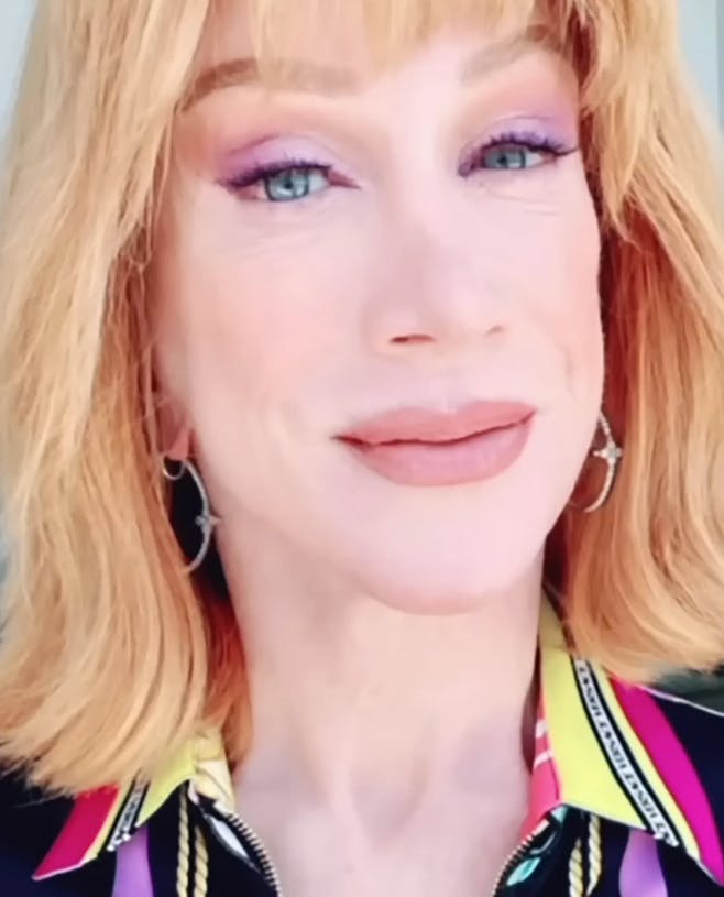 Kathy Griffins færdige lip-blushing-resultat.