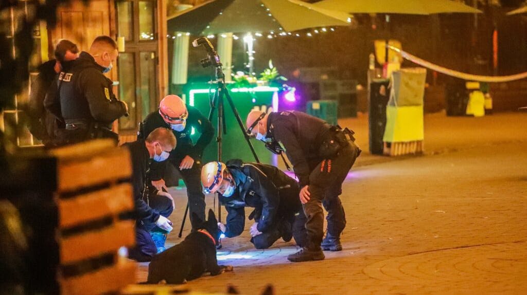 To maskerede gerningsmænd er fortsat på fri fod