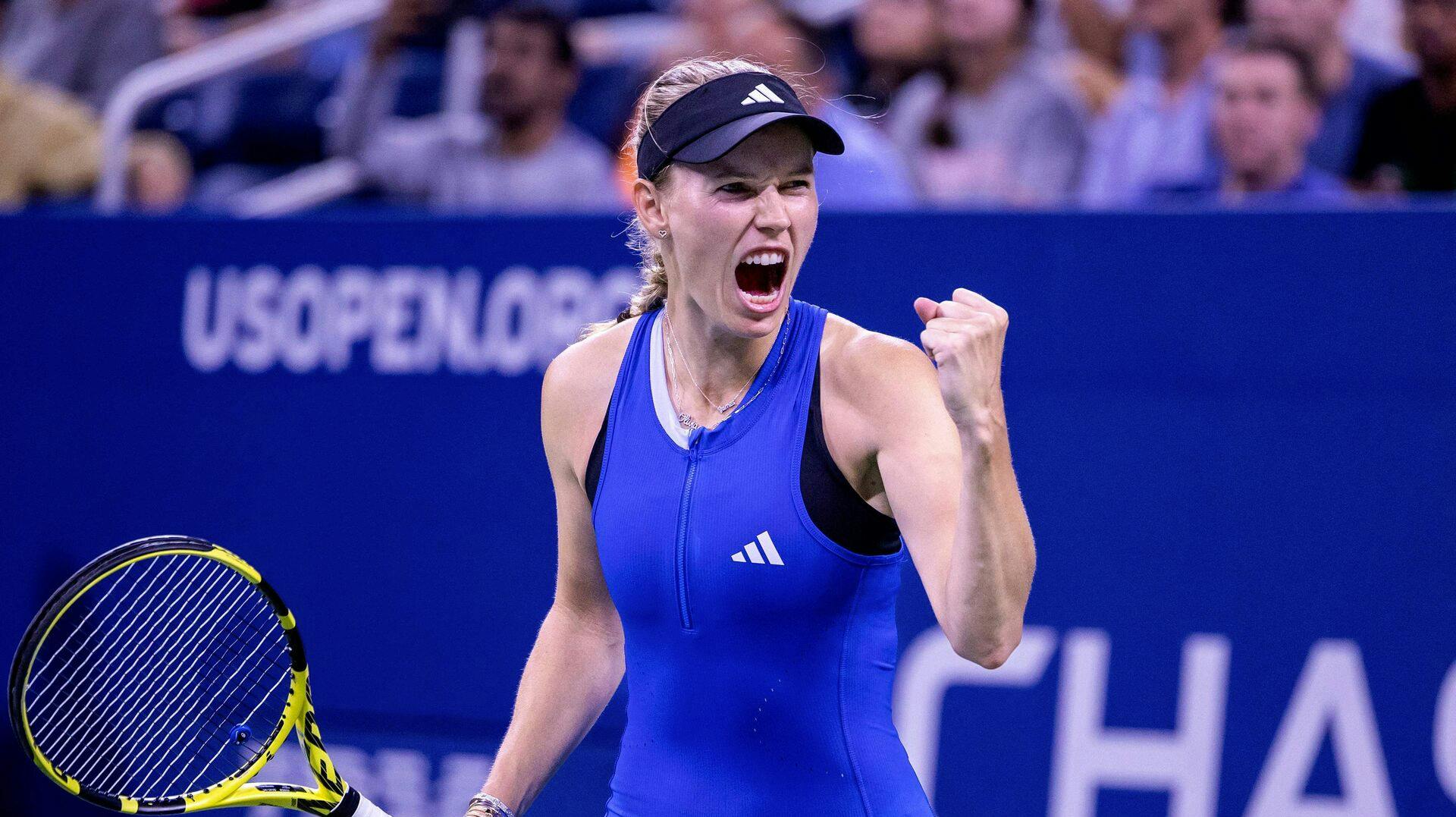 Caroline Wozniacki vandt sin første grand slam-kamp siden 2020 ved at slå kvalifikationsspiller i to sæt