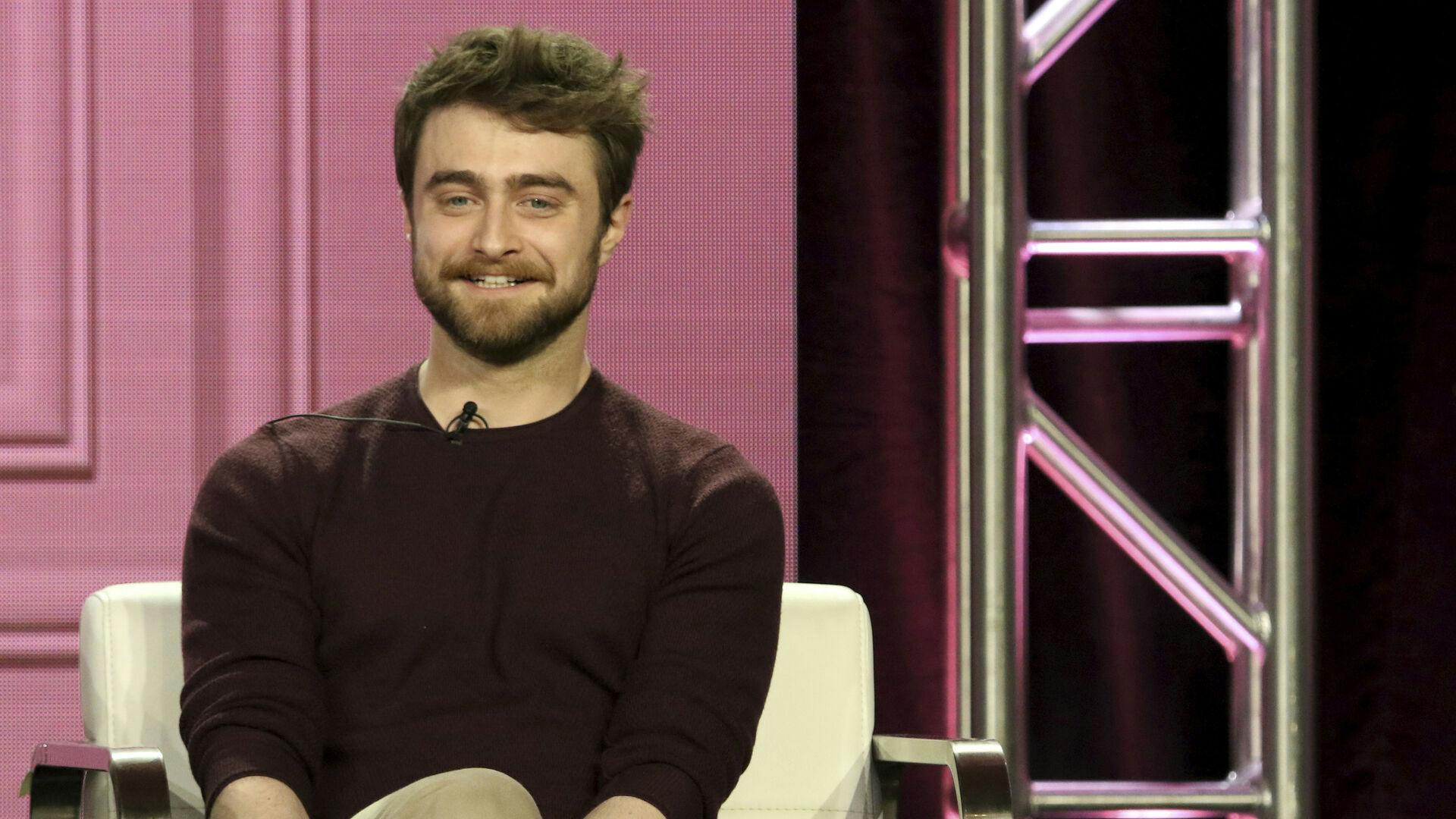 Daniel Radcliffe har gennemgået noget af en forvandling i serien "Miracle Workers". "Harry Potter"-stjernen er nemlig blevet meget hakket.