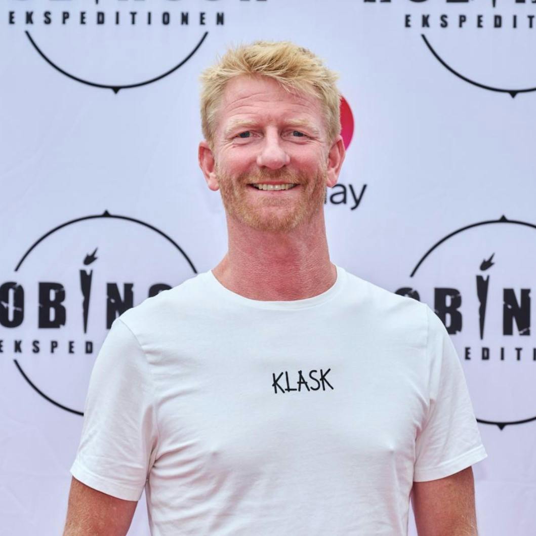 Mikkel Bertelsen var igen at finde på den røde løber til "Robinson Ekspeditionen" 2023. Han er nemlig med igen i år.