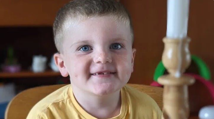 Reid Scanlon på fem år blev diagnosticeret med kræft ved et tilfælde, efter han faldt i dagplejen og endte på hospitalet.