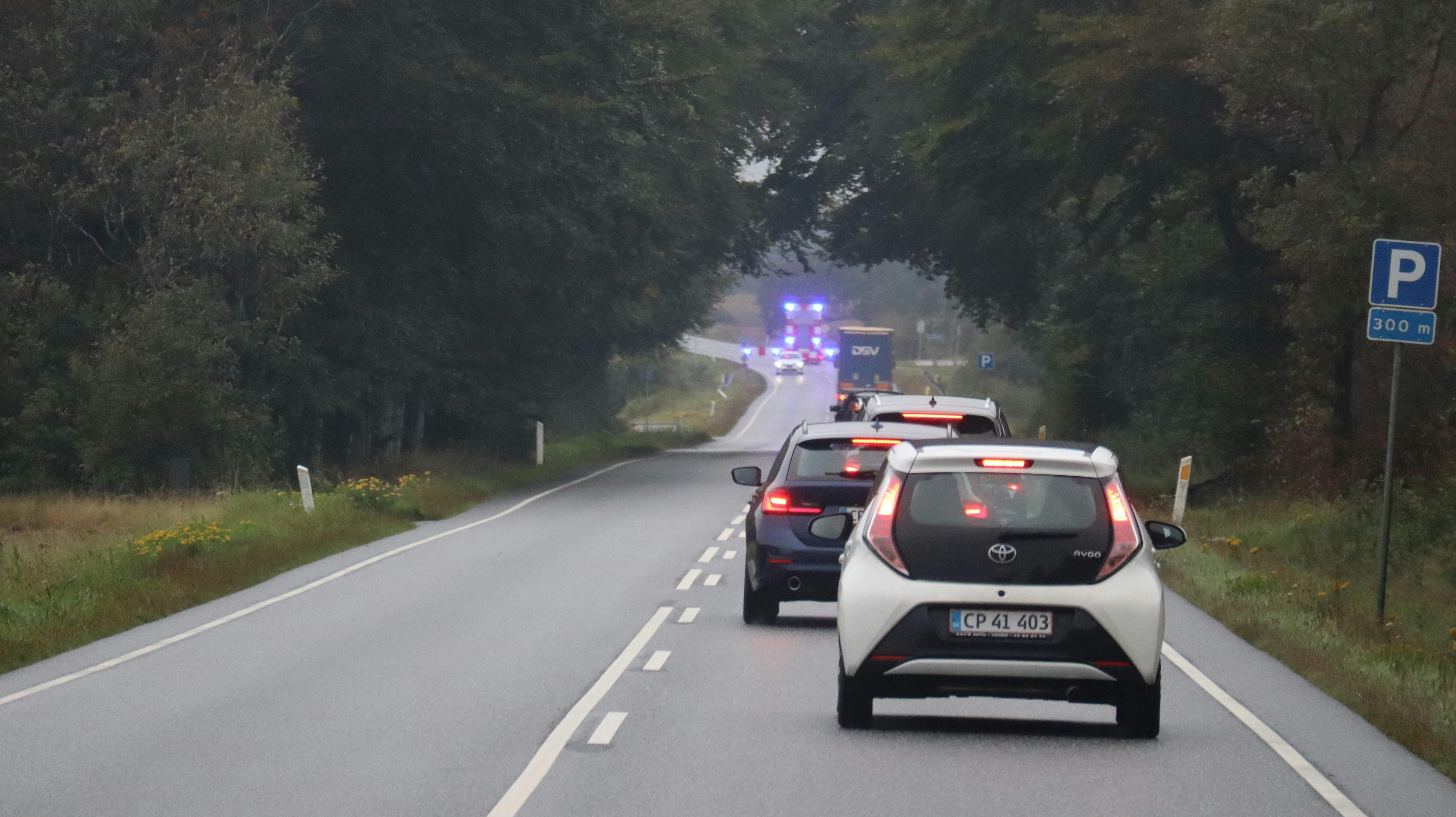 En person er død og en er alvorligt kvæstet efter et trafikuheld ved Varde i Vestjylland.