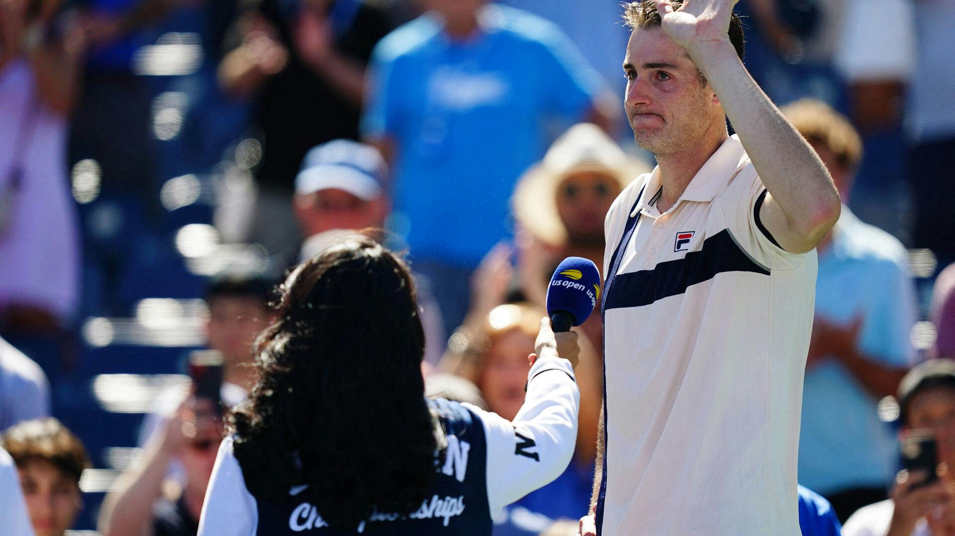 John Isner var tydeligt berørt efter nederlaget, der blev den blide kæmpes sidste på tennis-touren.