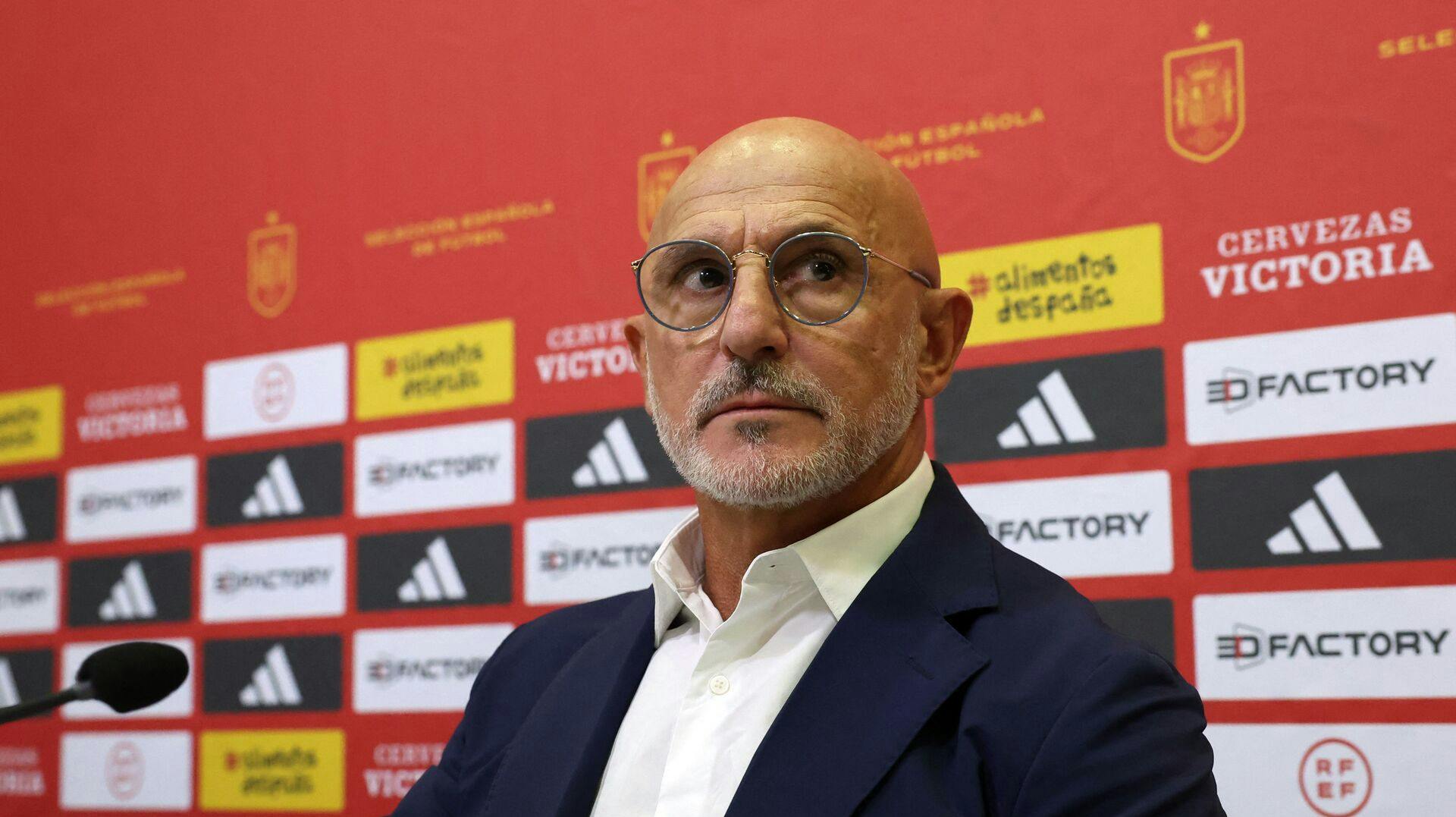 Nu medgiver han, at han ikke skulle have klappet af sin pressede kollega.