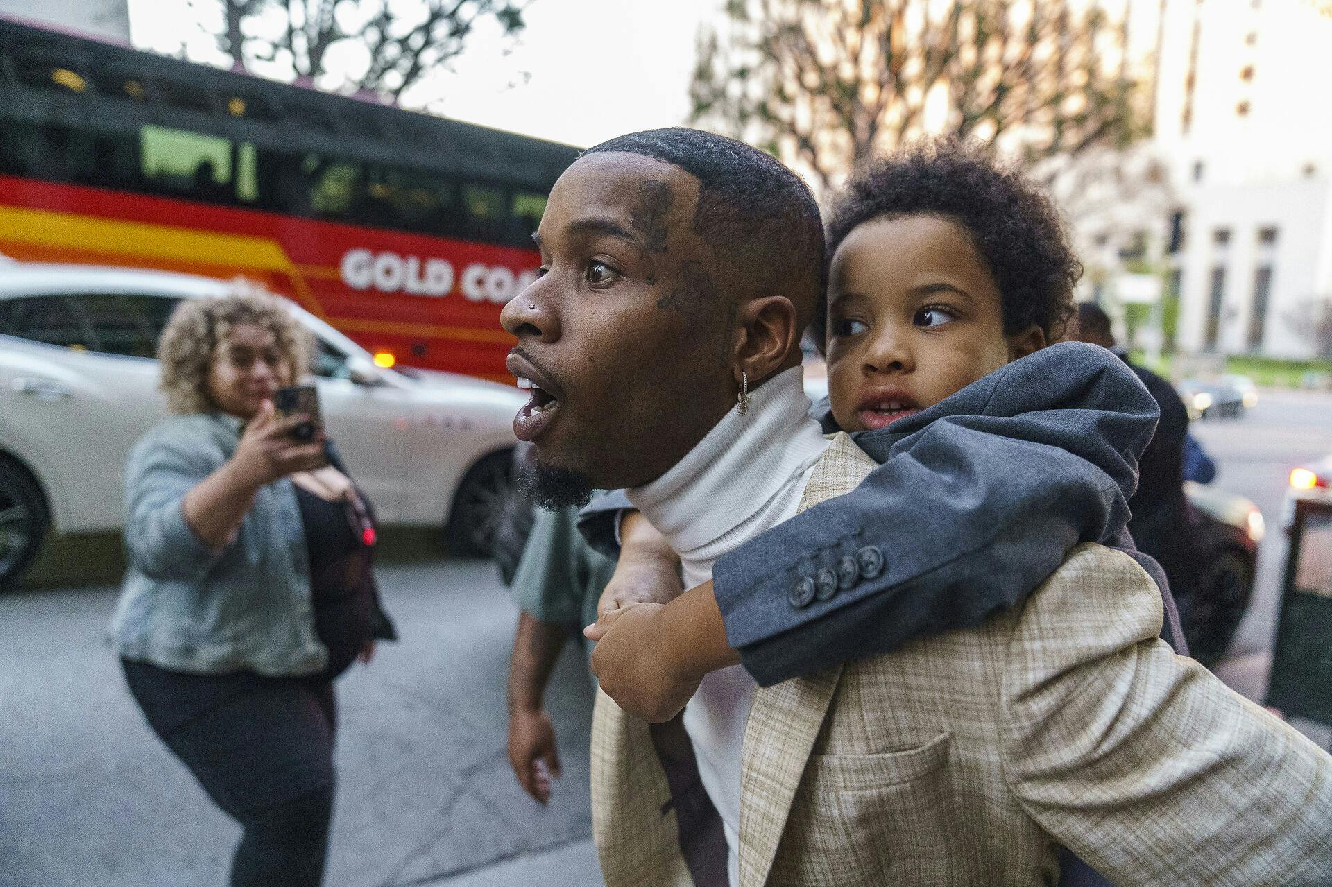 Rapperen Tory Lanez er blevet gift med moren til sin søn. 