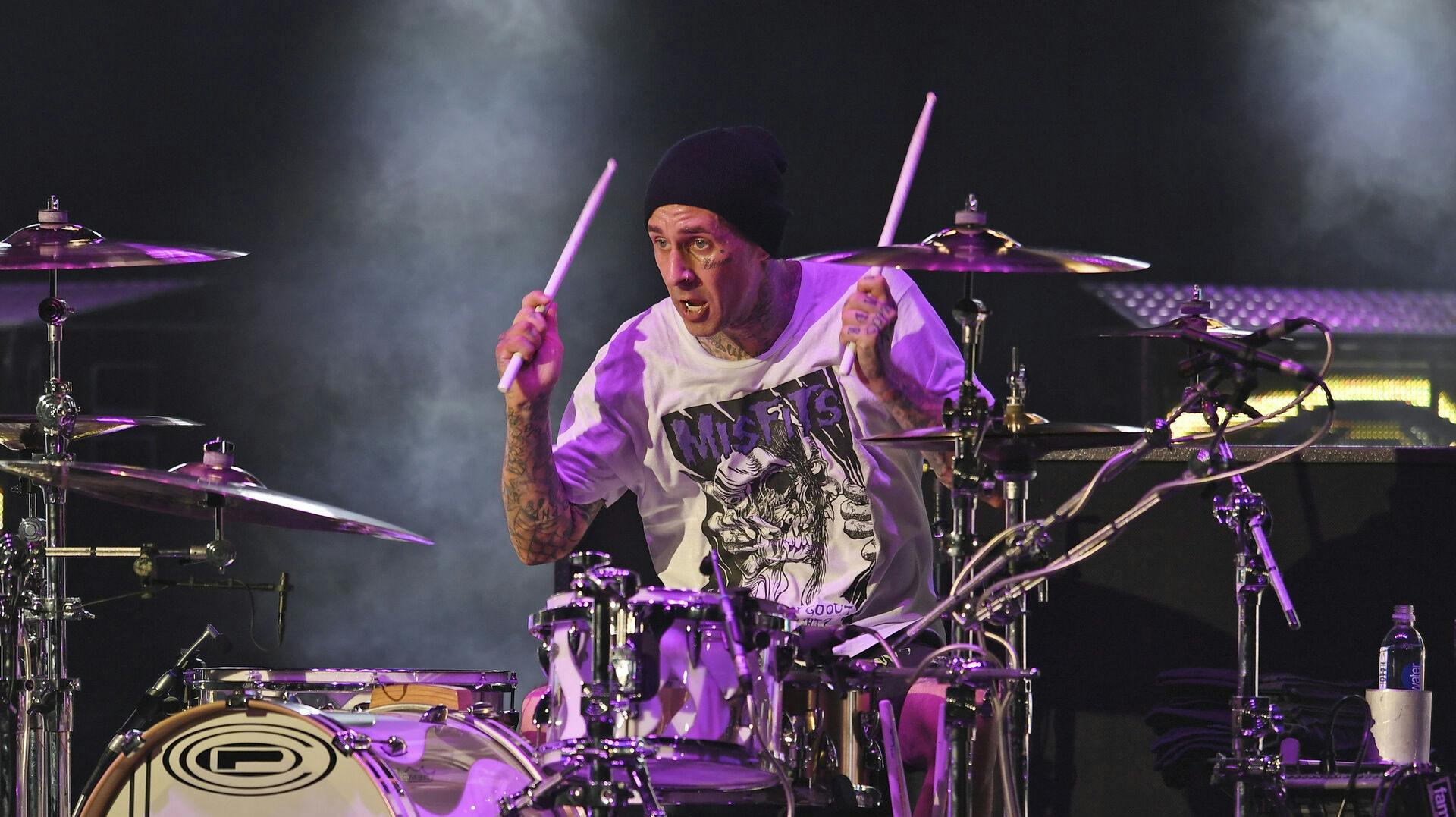 Travis Barker måtte i sidste uge forlade deres europaturne og rejse hjem til USA.