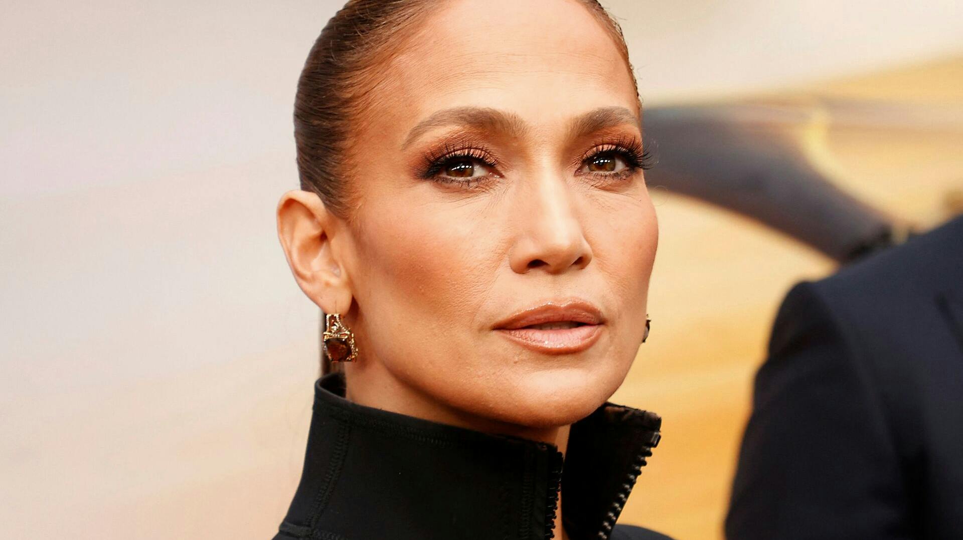 Den amerikanske popdiva og skuespiller Jennifer Lopez beviser endnu en gang, at alder i den grad bare er et tal.