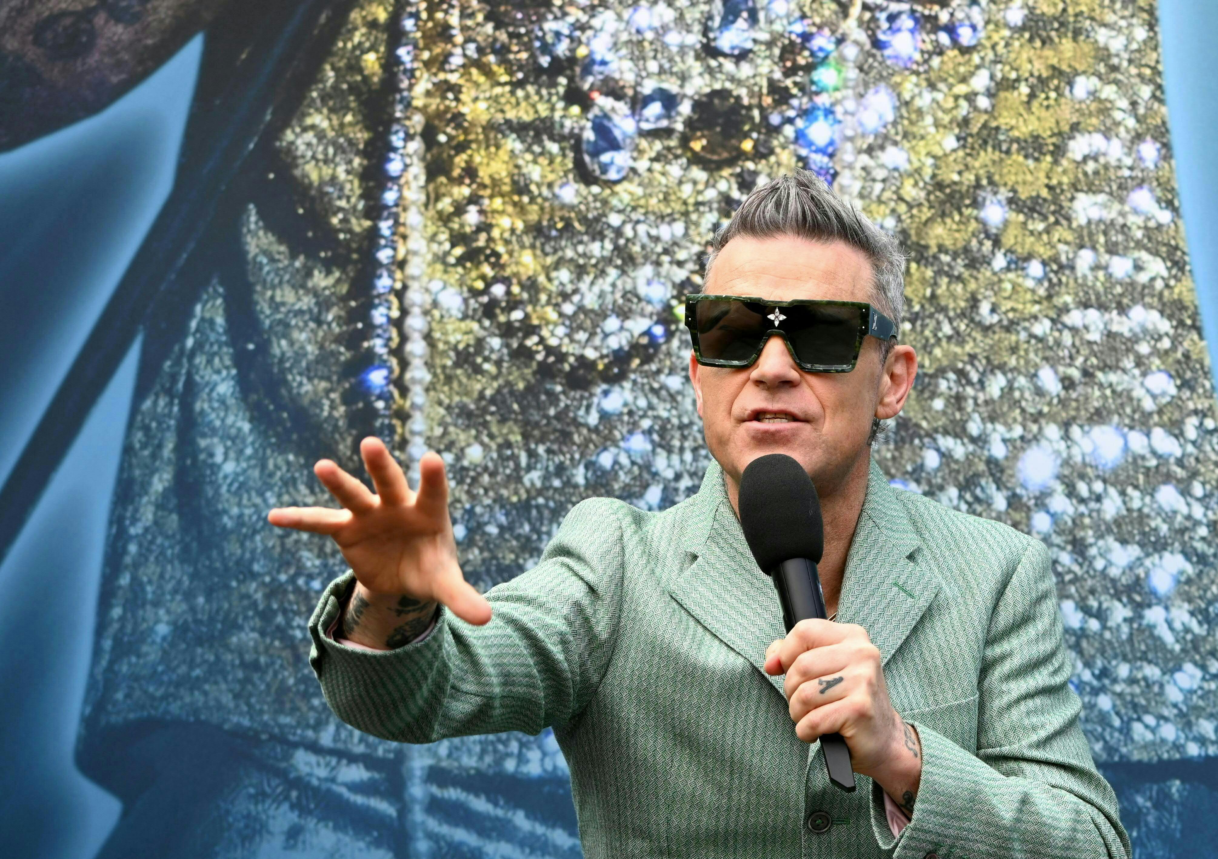 En dansk hummer fik for alvor skovlen under den britiske popstjerne Robbie Williams, da han lidt for hurtigt var tilbage på scenen efter en maveforgiftning i København 