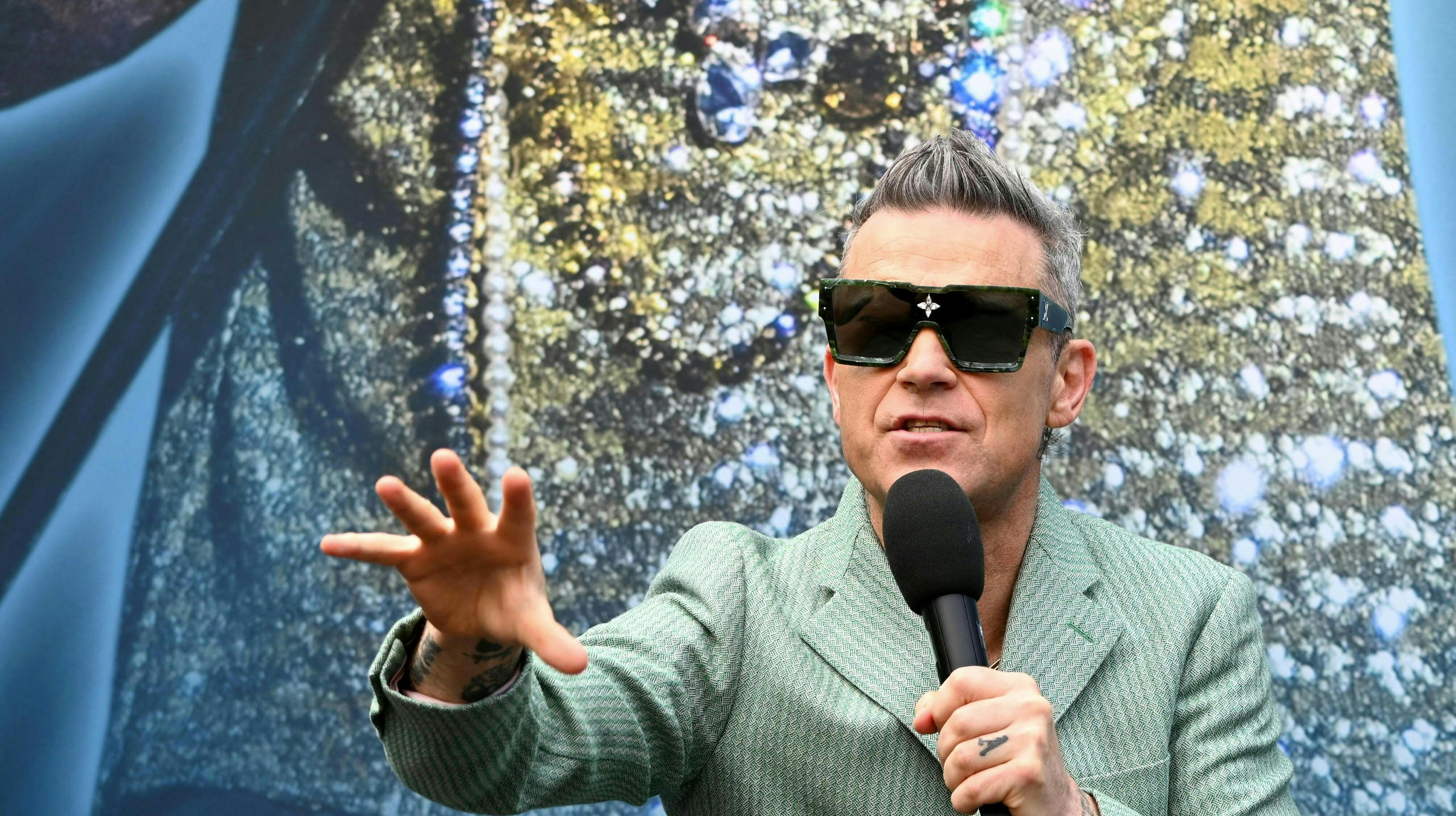 En dansk hummer fik for alvor skovlen under den britiske popstjerne Robbie Williams, da han lidt for hurtigt var tilbage på scenen efter en maveforgiftning i København