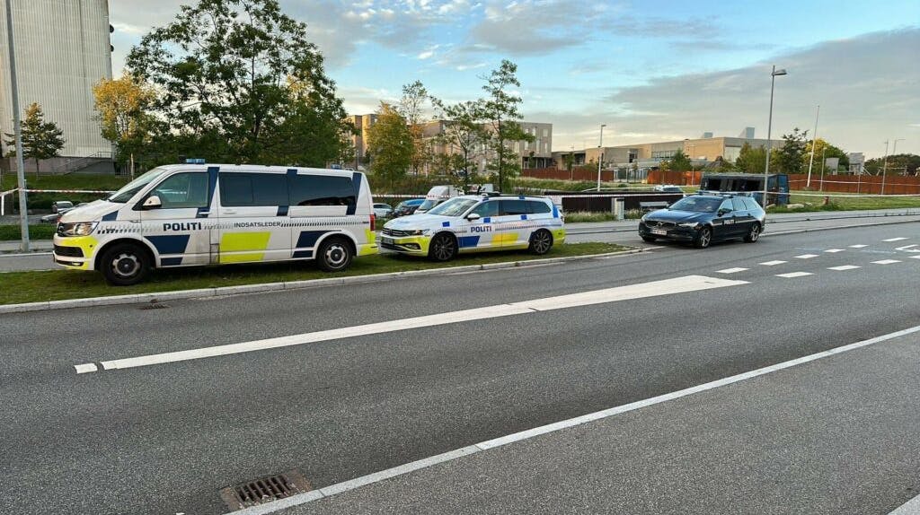 En 18-årig kvinde blev søndag fundet død i Aarhus V under mystiske omstændigheder. 