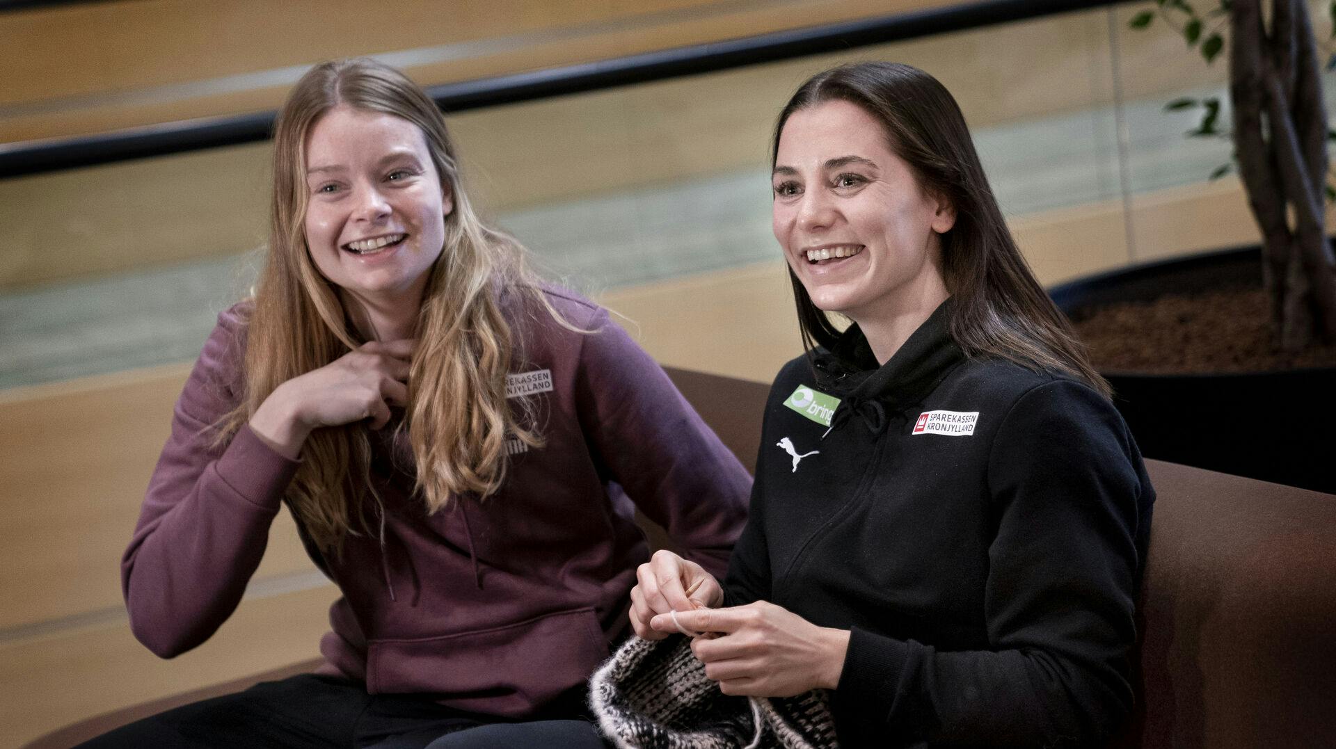 Althea Reinhardt og Mie Højlund har samlet skrevet en bog, de nu er ude med. 