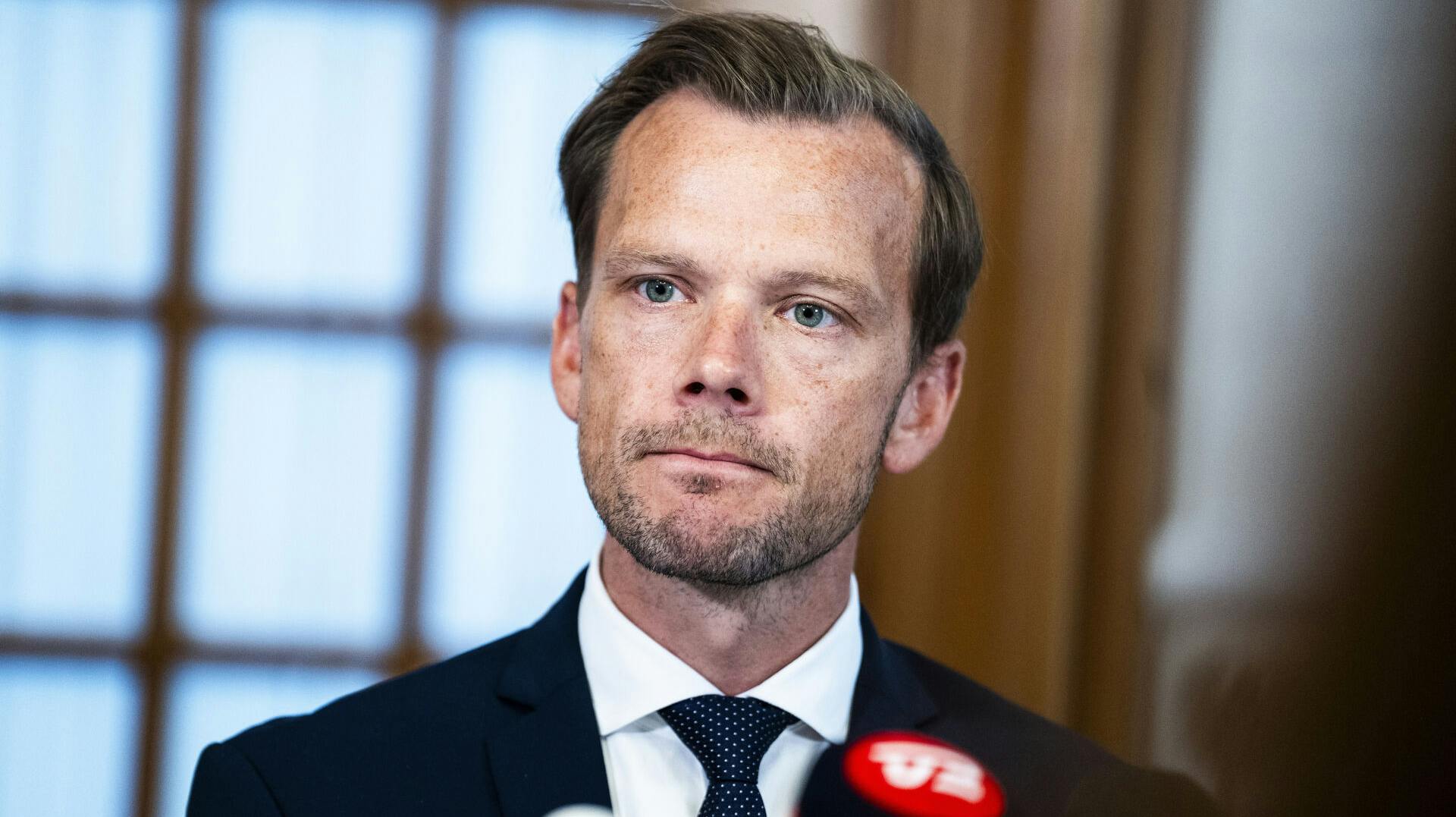 Justitsminister Peter Hummelgaard vil onsdag holde et pressemøde om nye tiltag mod den organiserede kriminalitet på Pusher Street på Christiania.