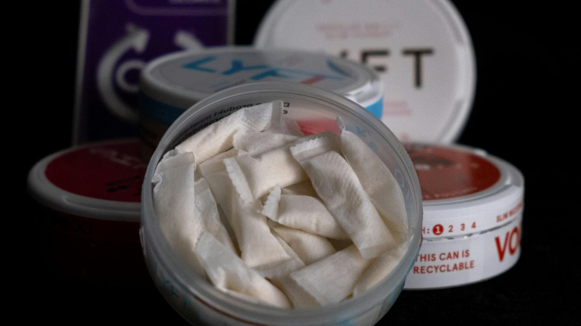 Snusen bliver billigere i Sverige, mens det derimod bliver dyrere at købe cigaretter.