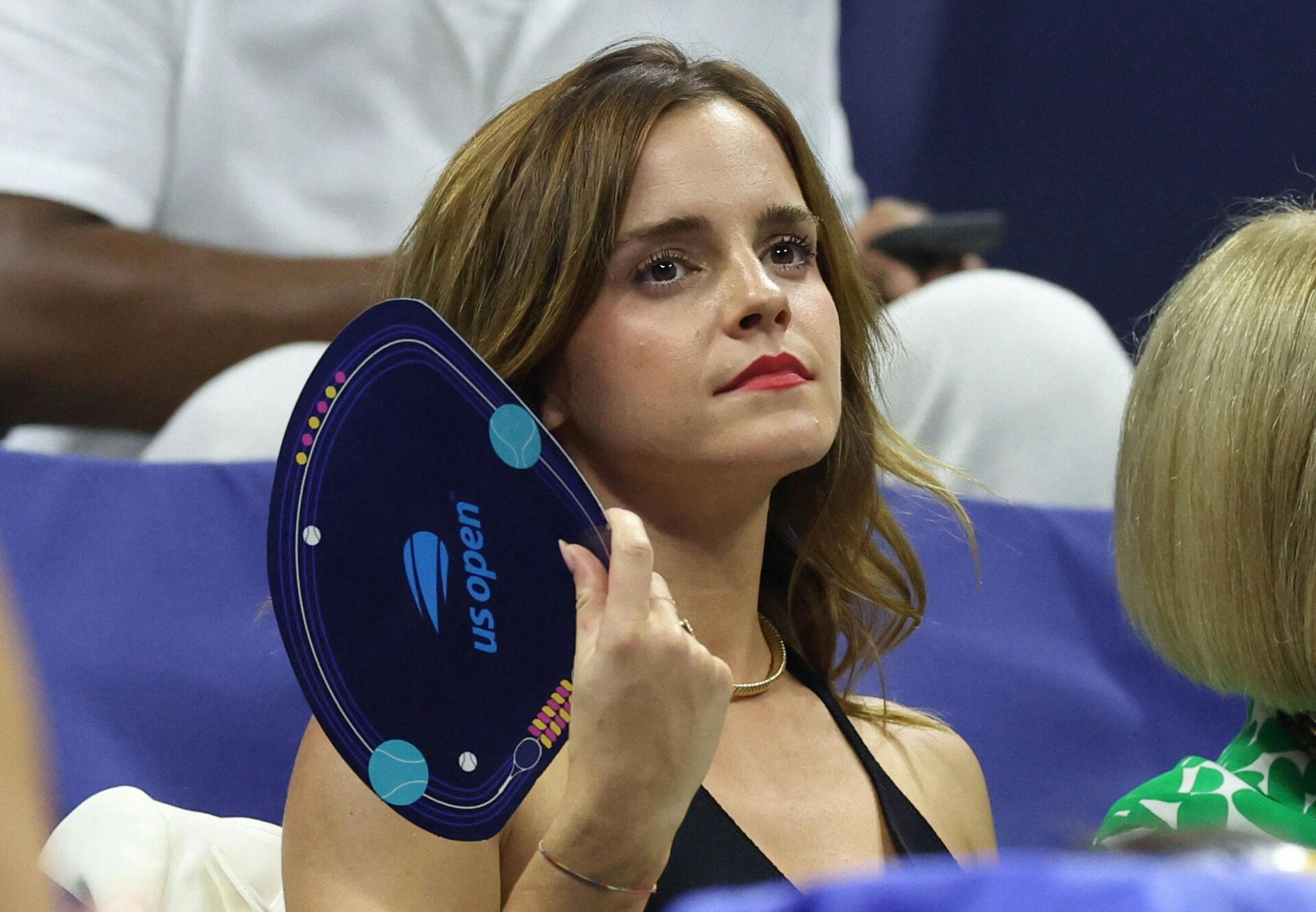 Emma Watson på tilskuerpladserne.